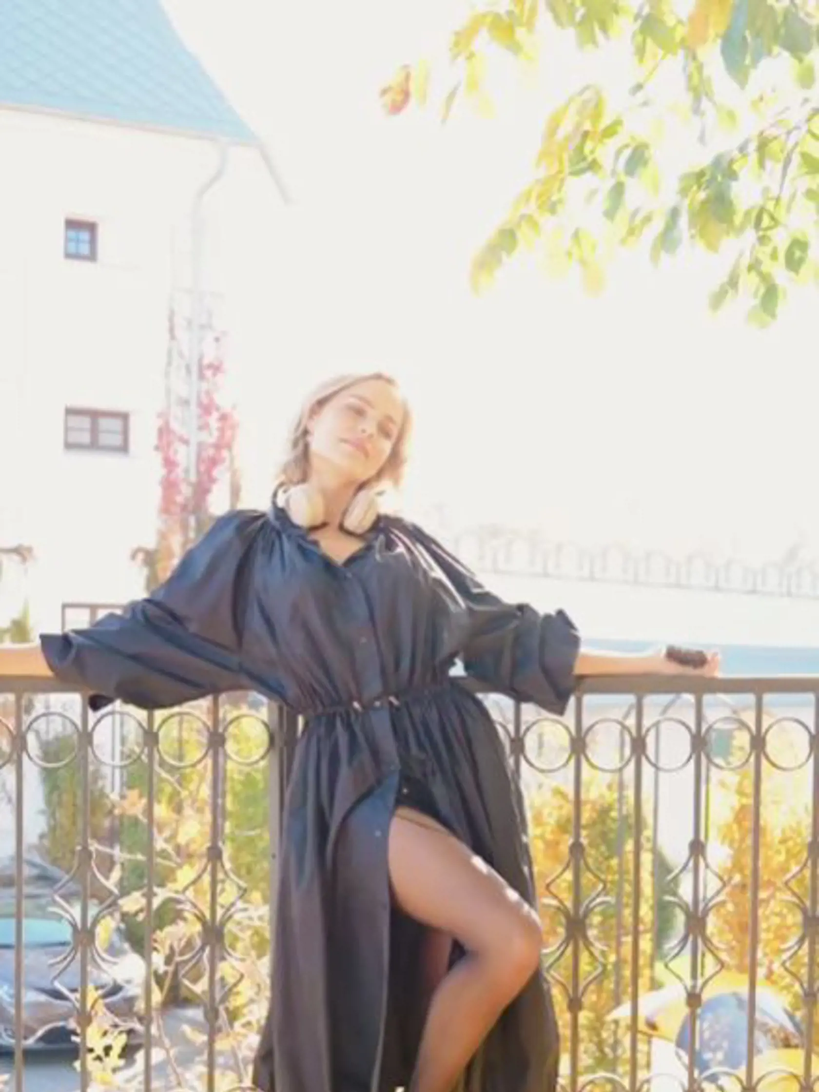 Ivana Gáborík zaujala takýmto jesenným outfitom. Predviedla sexi nohy v pančuškách.
