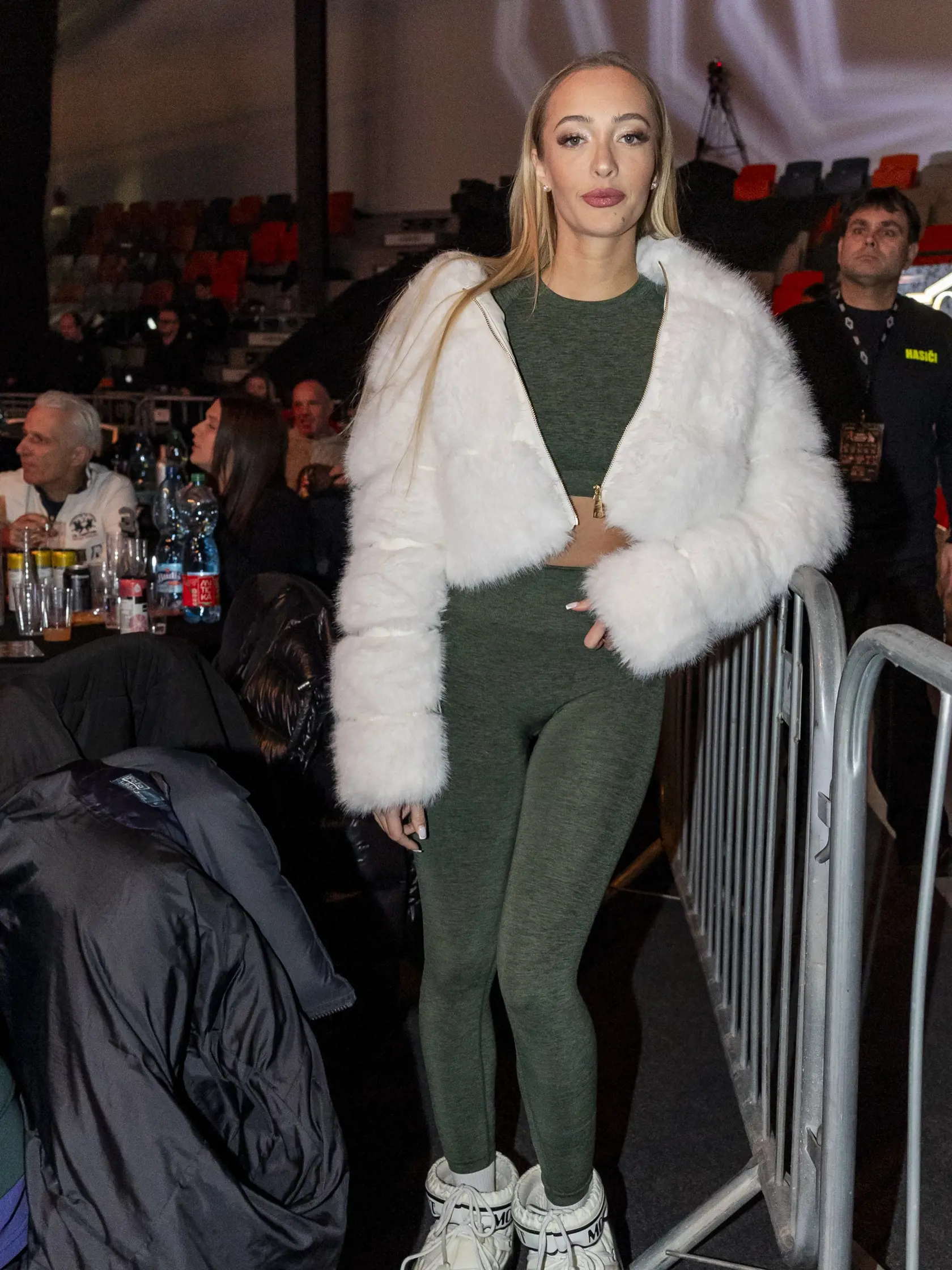 Frederika z Ruže stavila na zelený športový komplet.