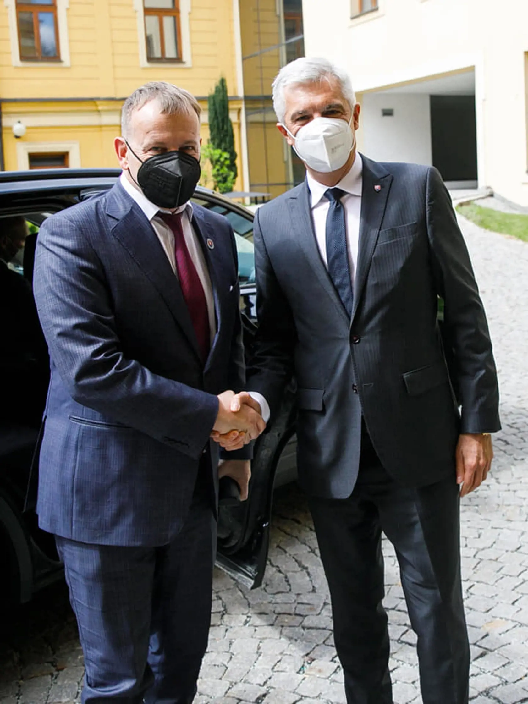 Boris Kollár na stretnutie prišiel priamo z rokovania Národnej rady.
