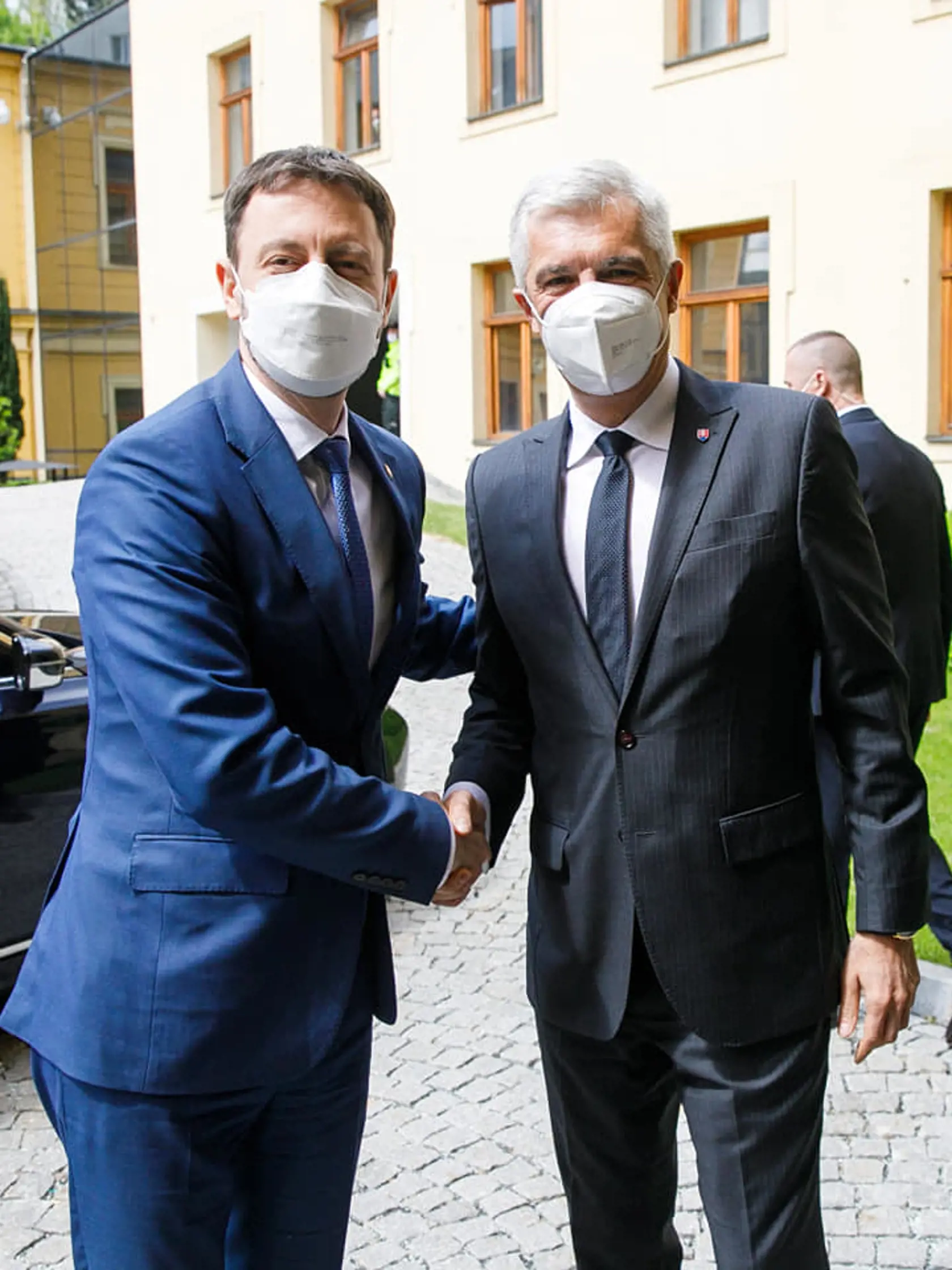 Na ministerstve zahraničných vecí sa s Ivanom Korčokom stretli aj traja najvyšší ústavní činitelia. Prezidentka zažiarila v tmavomodrých šatách.