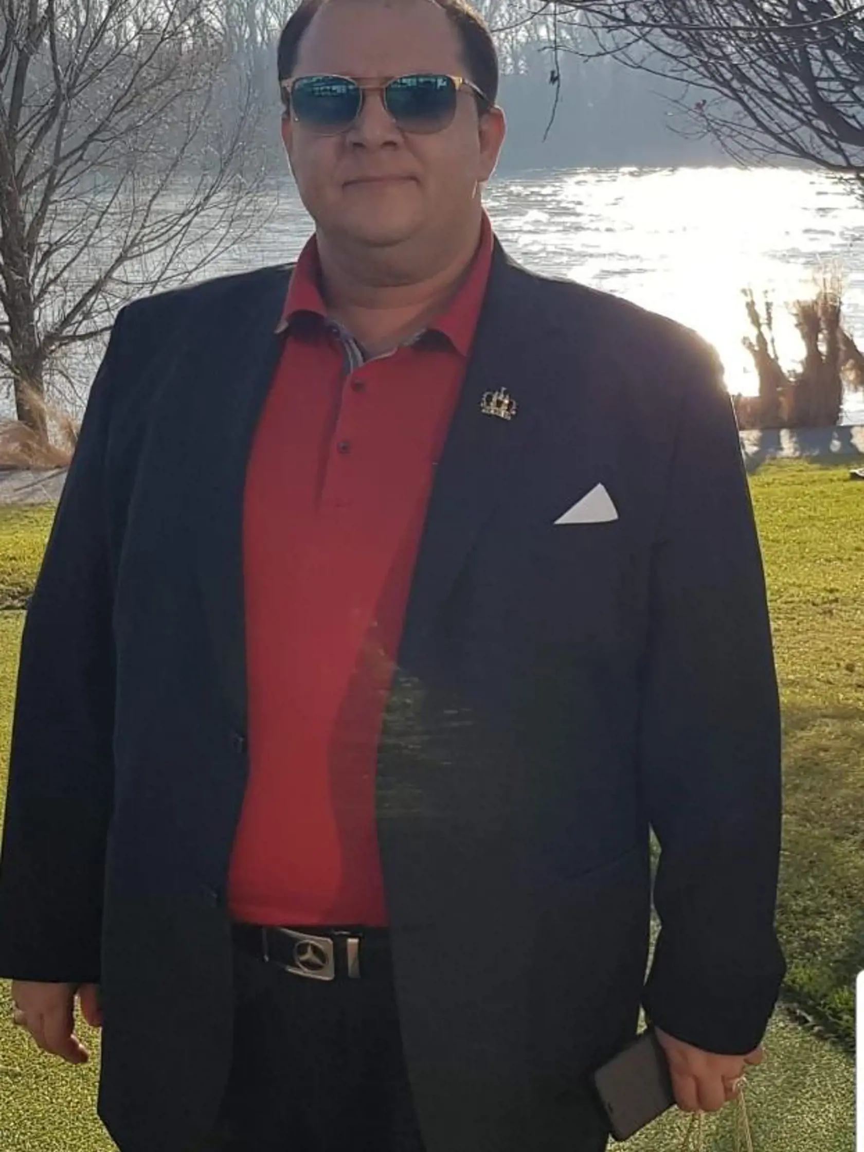 Rómsky kráľ prezradil, že sa chráni spôsobom, ktorý sa mu osvedčil,. Užíva liek Ivermectin, vitamíny, pohyb na čerstvom vzduchu a veľký dôraz kladie na osobnú hygienu i hygienu prostredia v ktorom žije.