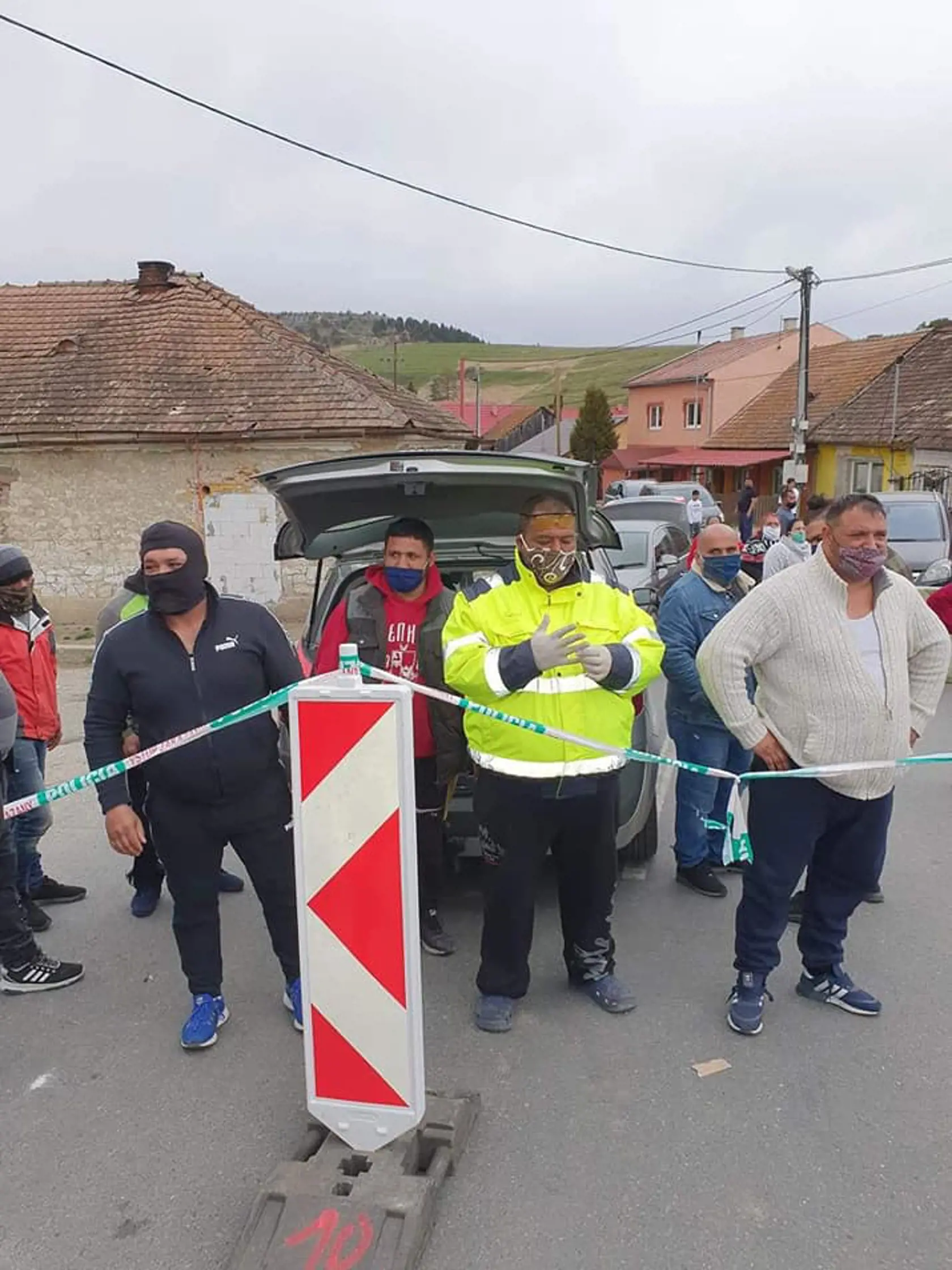 Osadníci sa návšteve svojho kráľa potešili.