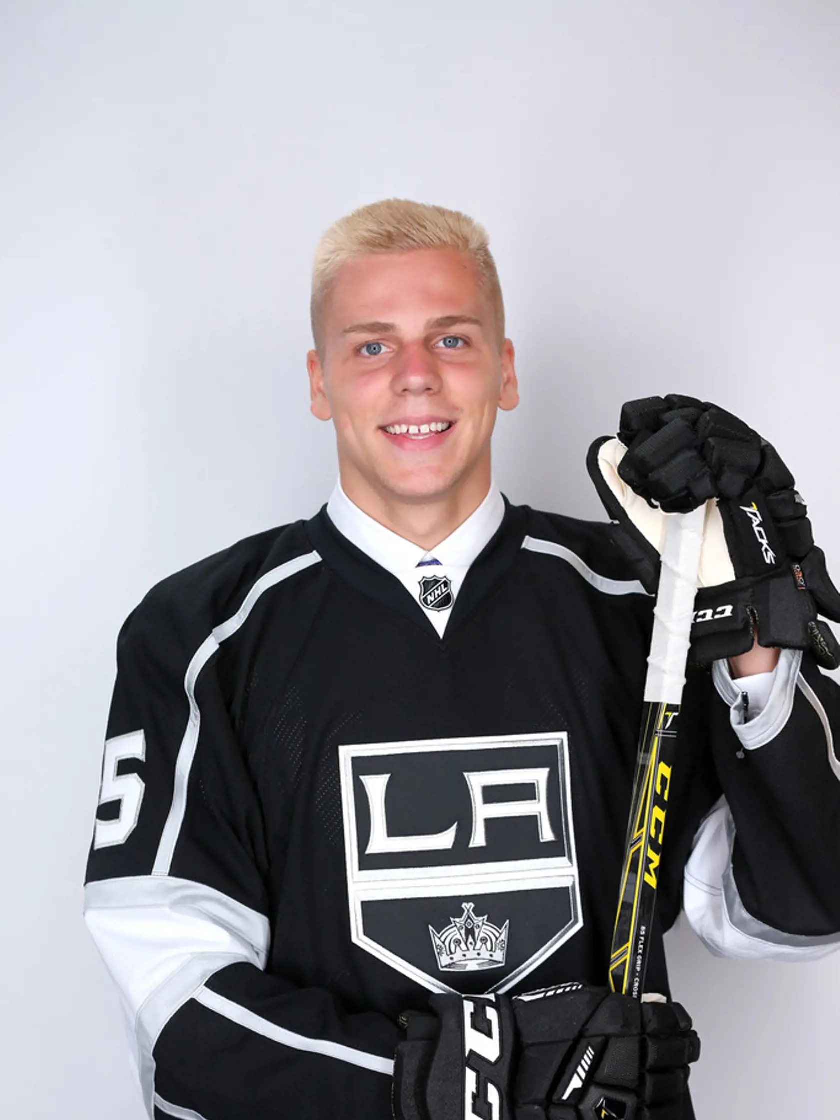Erik Černák vhupol do zámoria ako draftovaný hráč Los Angeles.