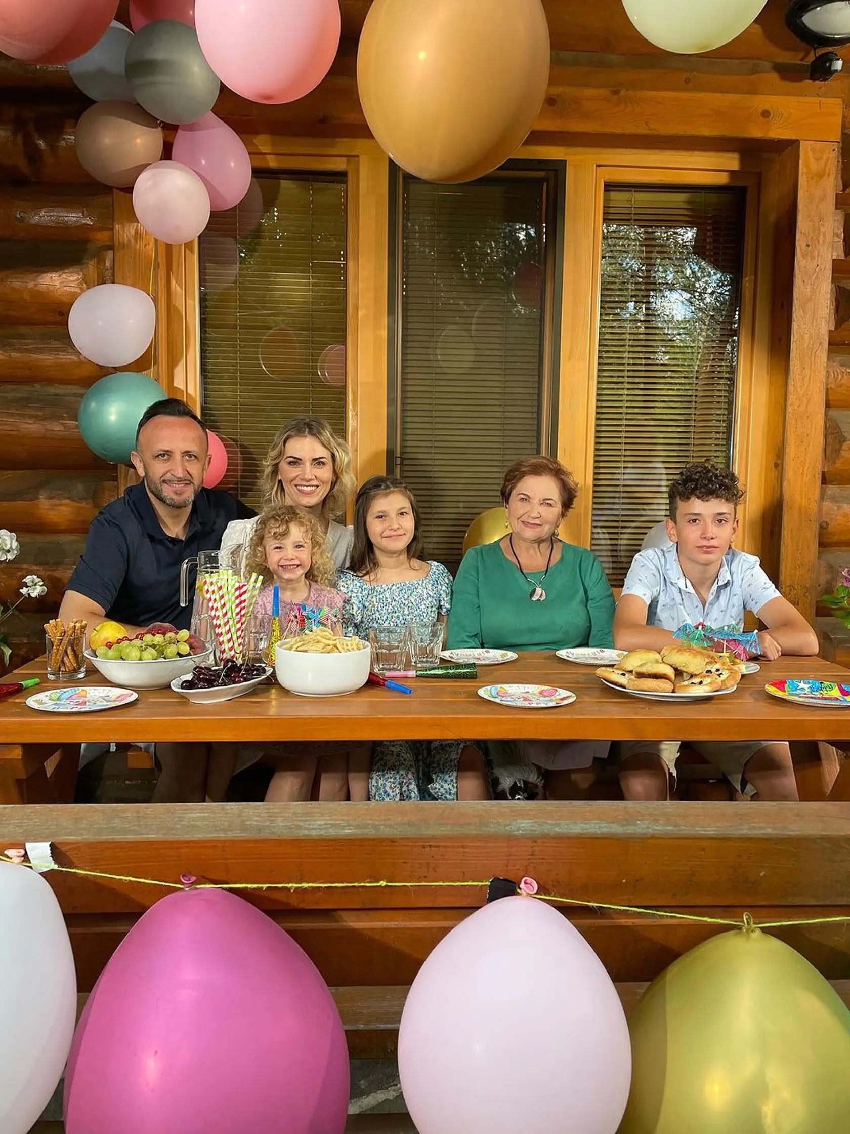Rodinka Kandráčovcov - aj s babkou - pokope.