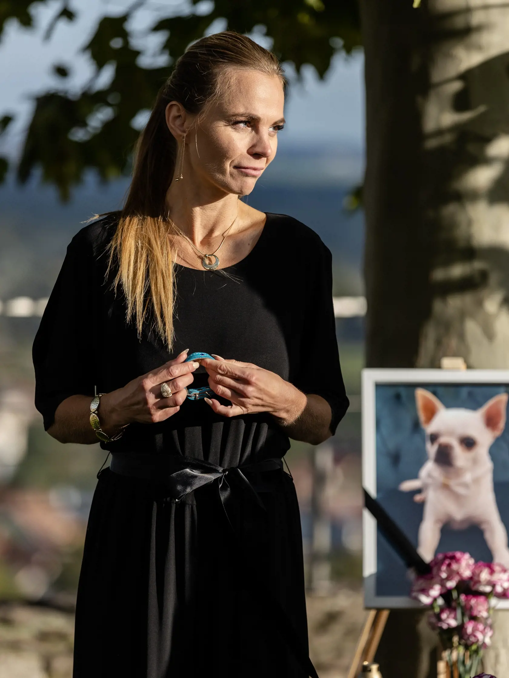 Patrícia na pohrebe štvornohého miláčika.