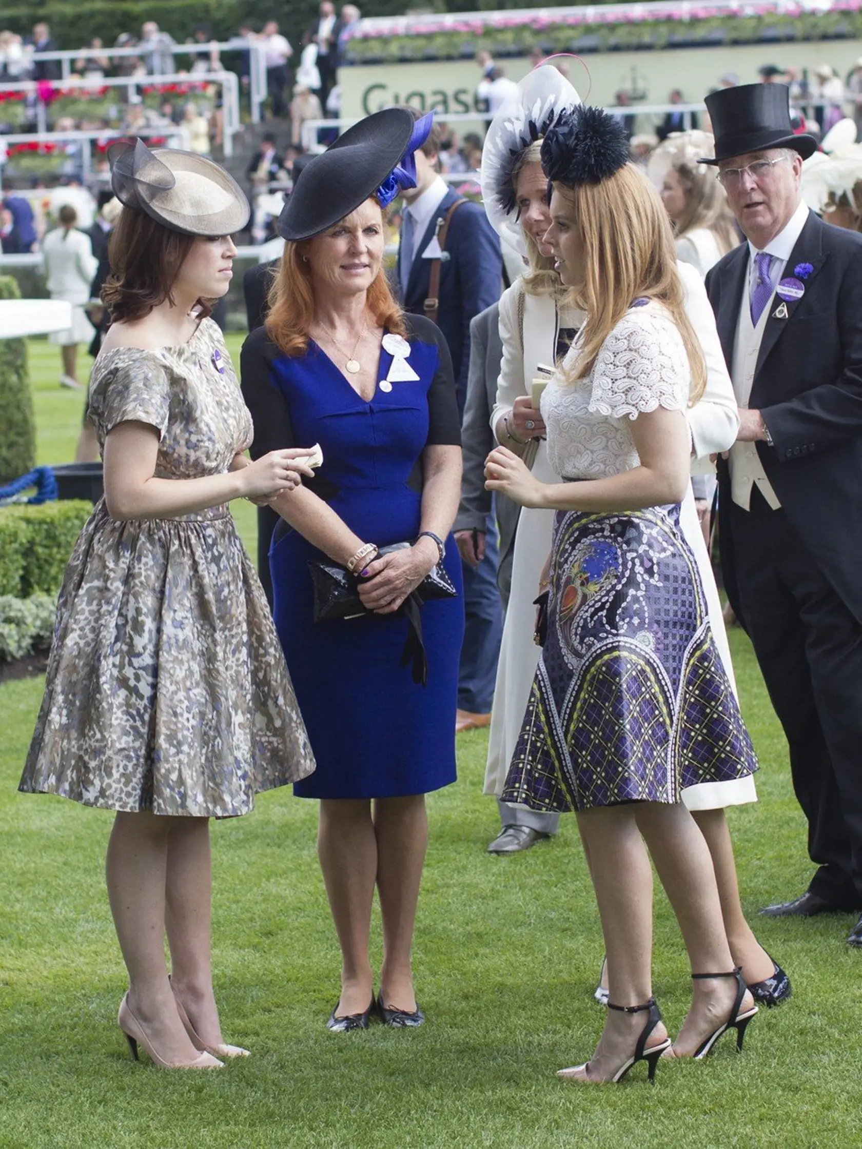 Sarah Ferguson s dcérami Beatrice a Eugenie v roku 2015.