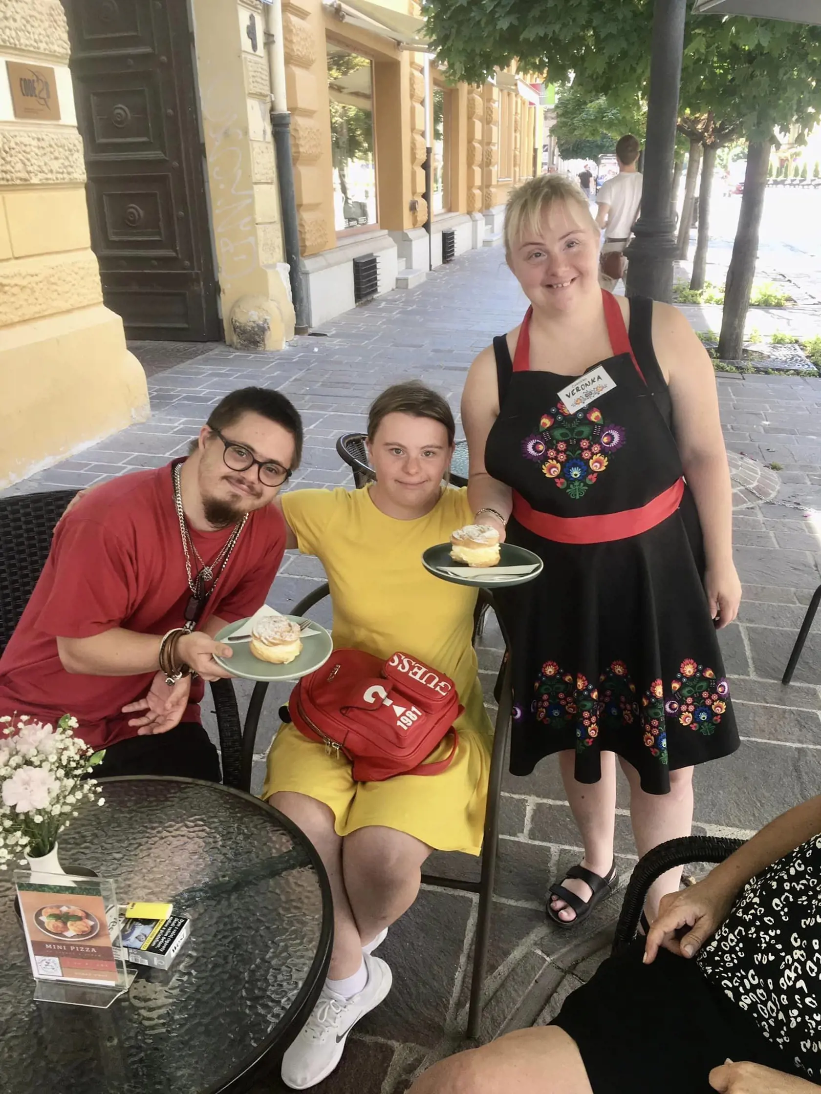 Z pôvodných piatich zamestnancov sa v priebehu troch rokov stav navýšil na tridsať.