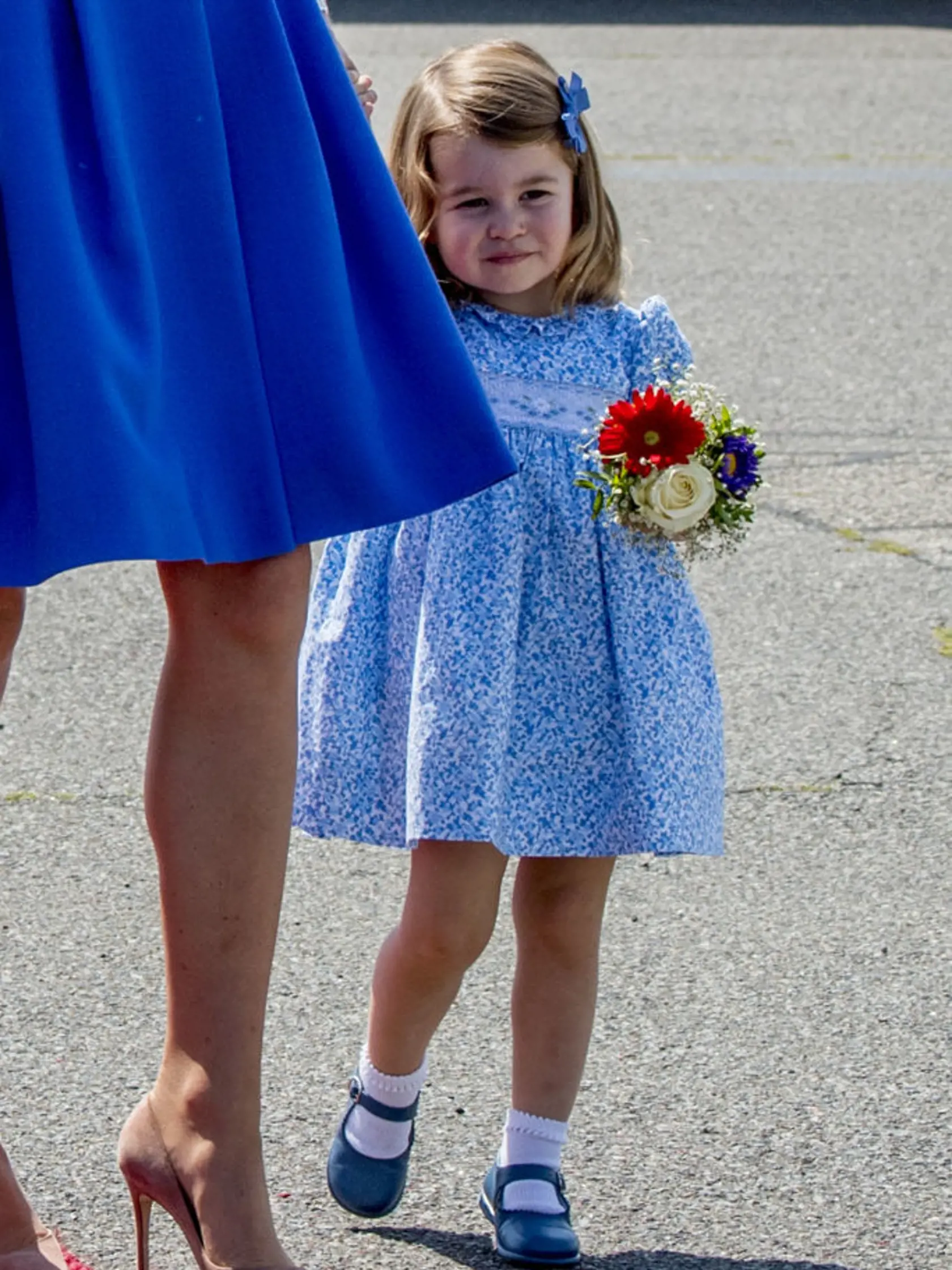 BERLIN, GERMANY - JULY 19:  Catherine, Duchess of Cambridge with Princess Charlotte of Cambridge as they arrive at Berlin Tegel Airport during an official visit to Poland and Germany on July 19, 2017 in Berlin, Germany.  (Photo by Robin Utrecht - Pool/Getty Images)