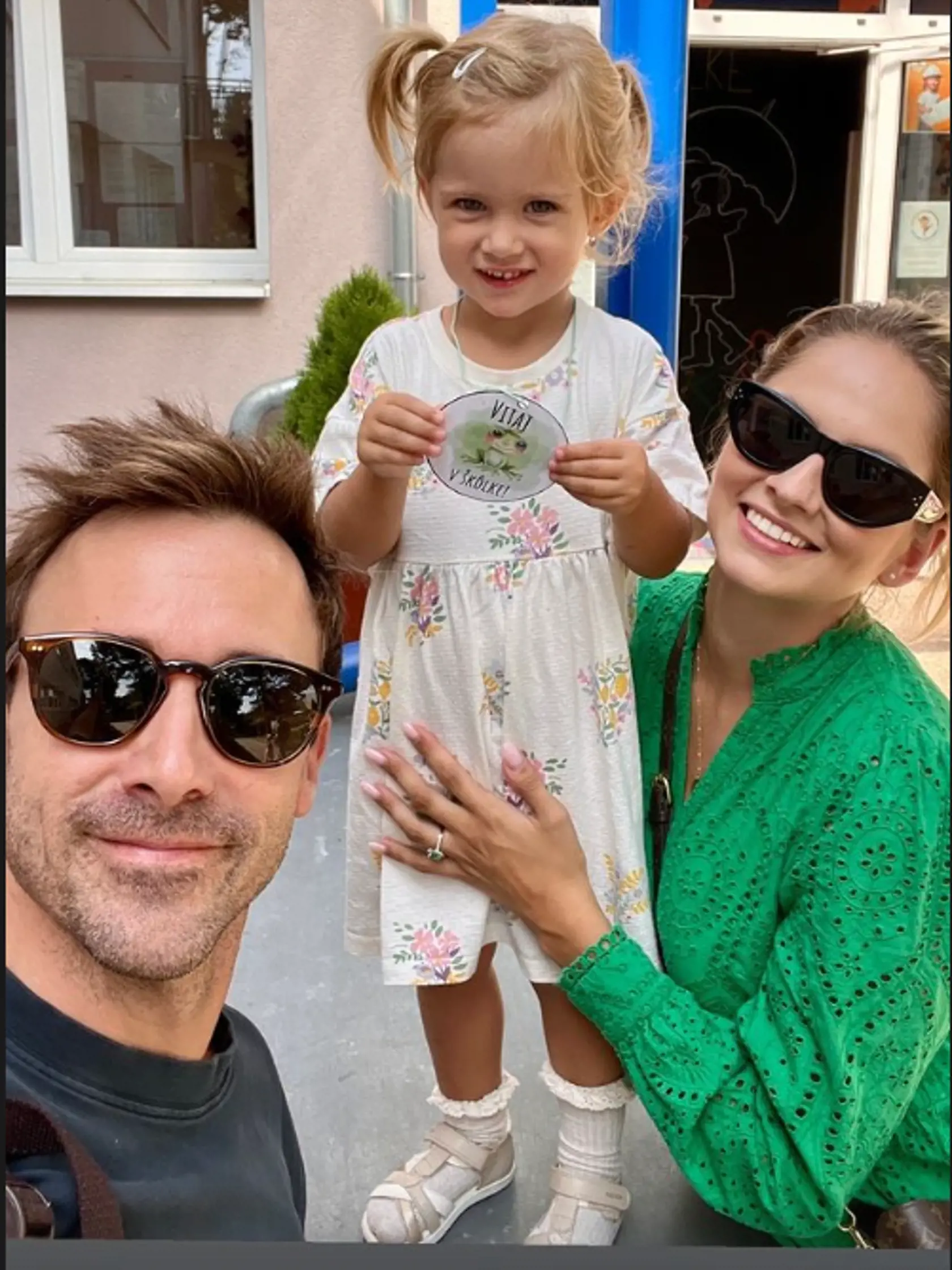 Marek Fašiang a jeho exsnúbenica Tereza sa pochválili rozkošným záberom. Ich malú dcérku Olíviu čakal úplne prvý "škôlkársky" deň.
