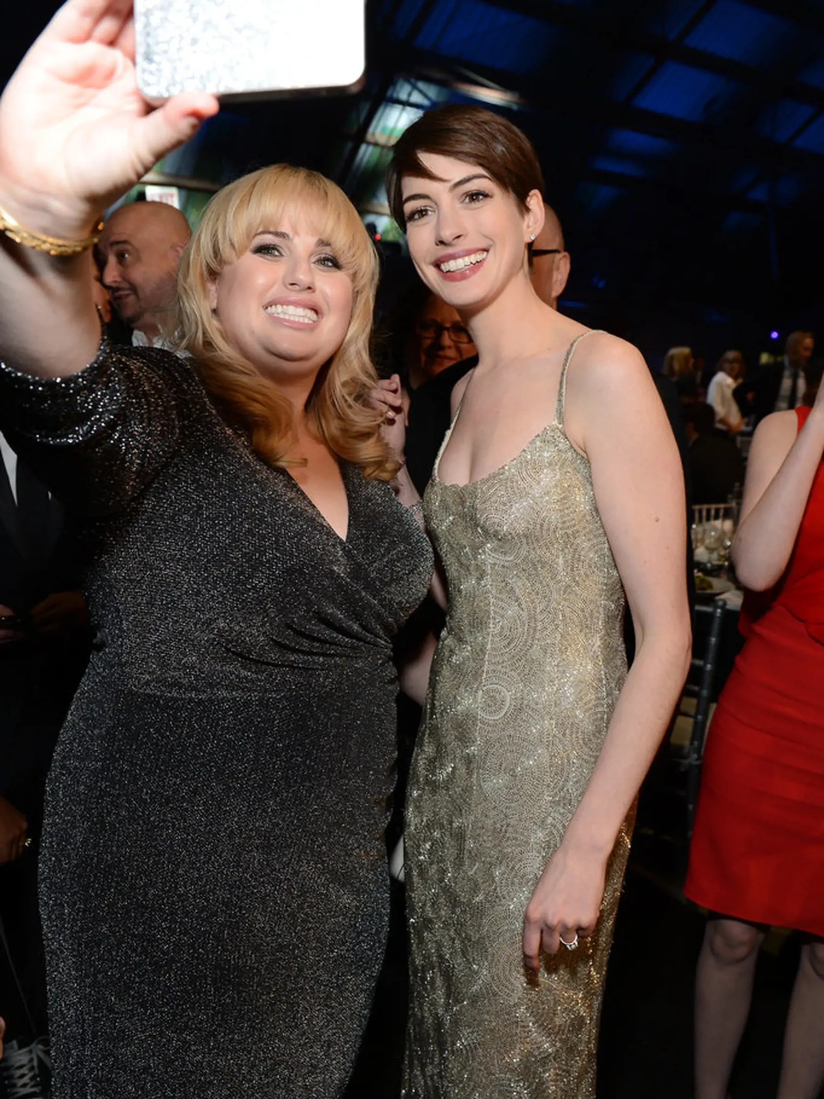 Rebel Wilson a Anne Hathaway
