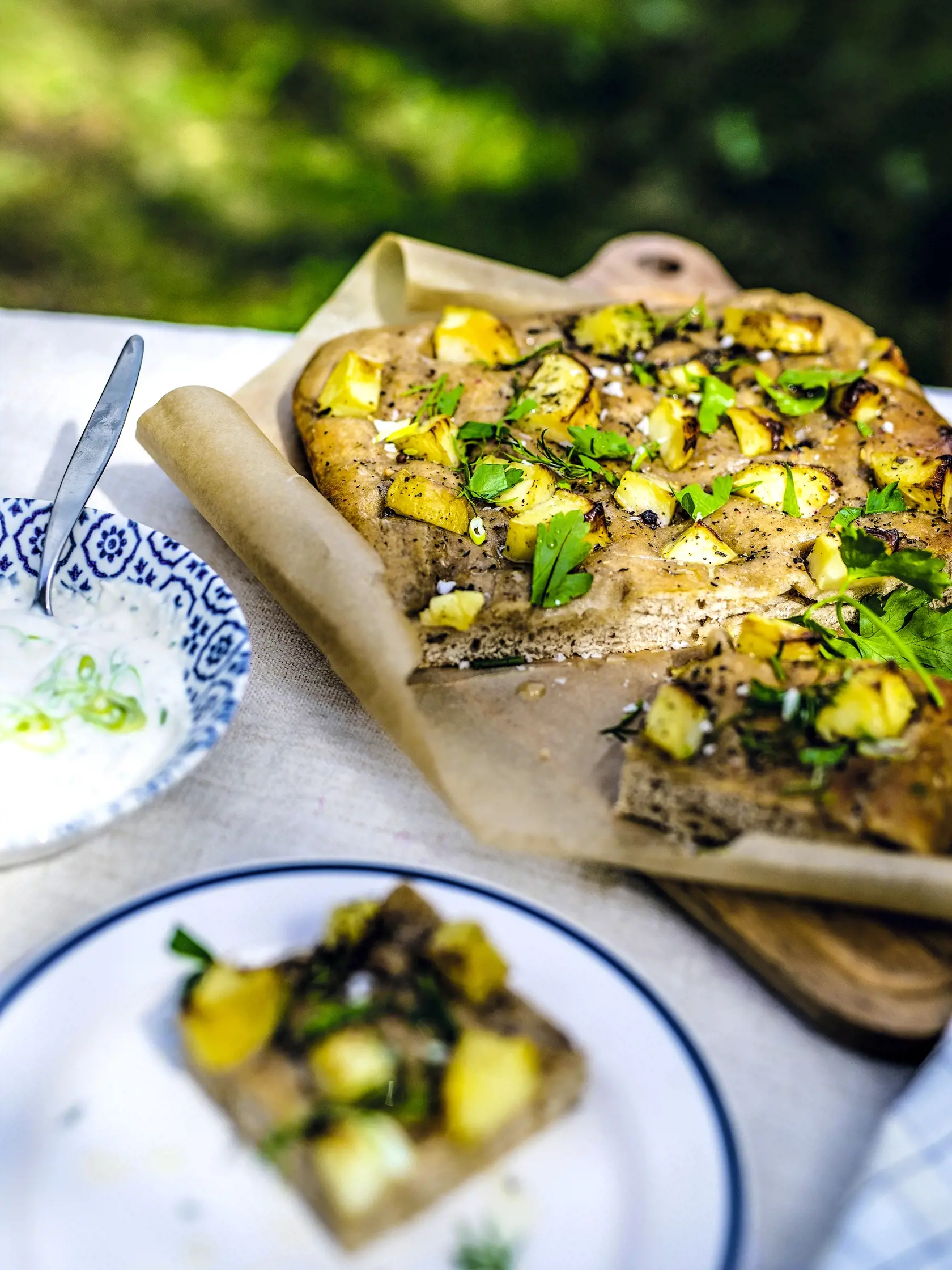 Zemiaková focaccia s domácim bylinkovým cottage syrom