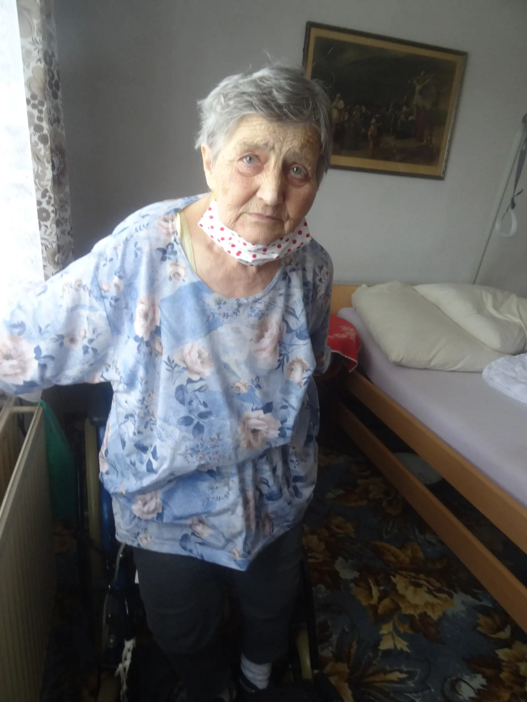 Pani Mária Michalková sa nám vtedy posťažovala, že nohy ju neposlúchajú. Ukázala, že vie sa síce postaviť, ale  urobiť dokáže iba 1-2 kroky. Verí však, že sa jej zdravie zlepší  a ona ešte navštívi pútnické miesto nad Úhornou. Nestalo sa babička zomrela v auguste 2022.