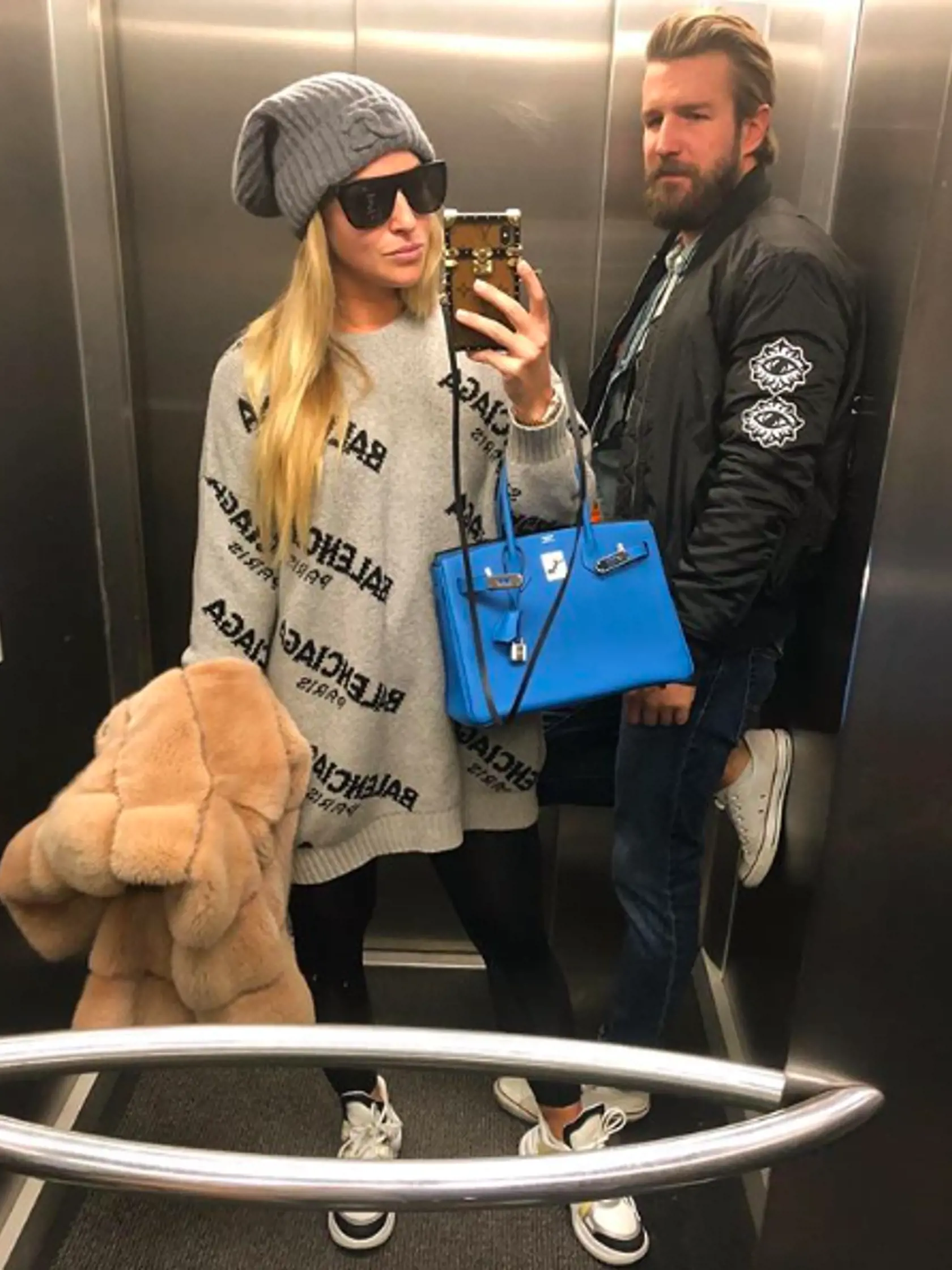 Cibulkovej dvorným asistentom na fotkách z výťahu je jej manžel Michal Navara.