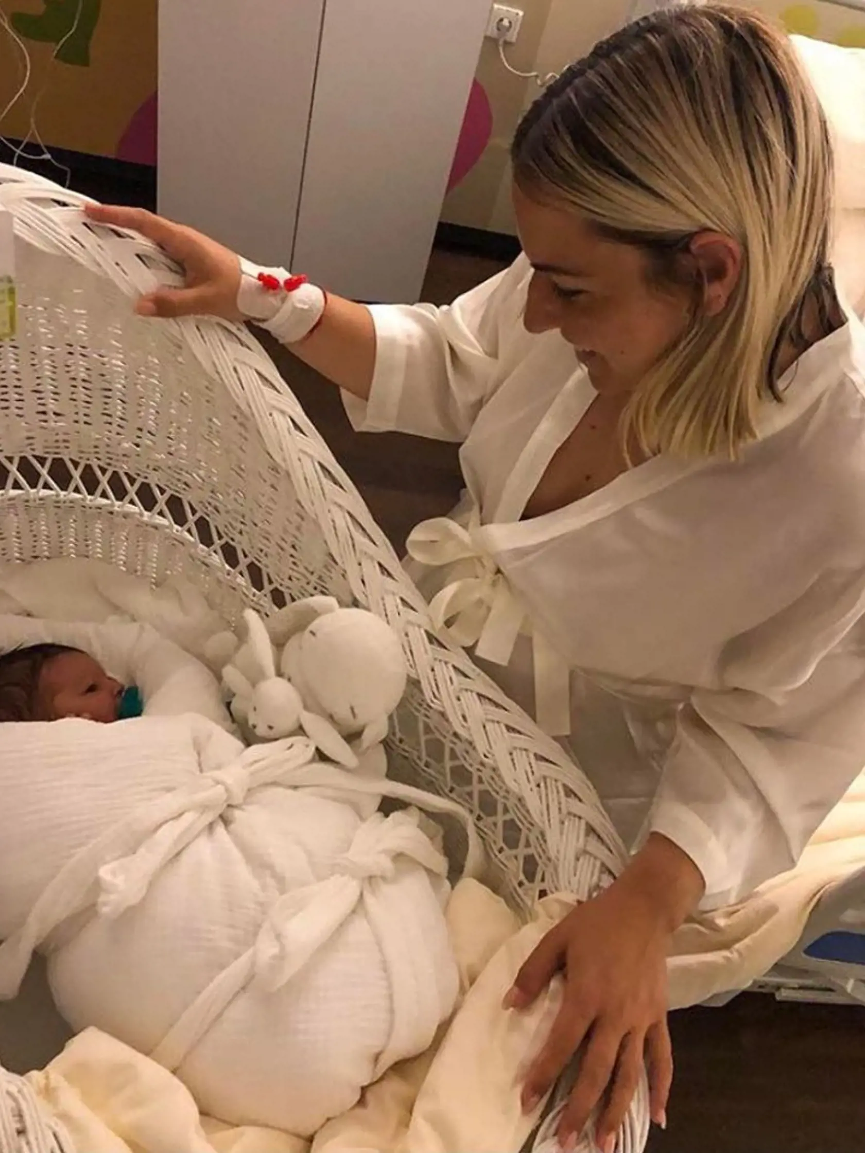 Kým Dominike pri pohľade na rozkošného synčeka došli slová, fanúšička to vystihla úplne presne: "Oči má po tebe, už vidím tú podobu 😊"