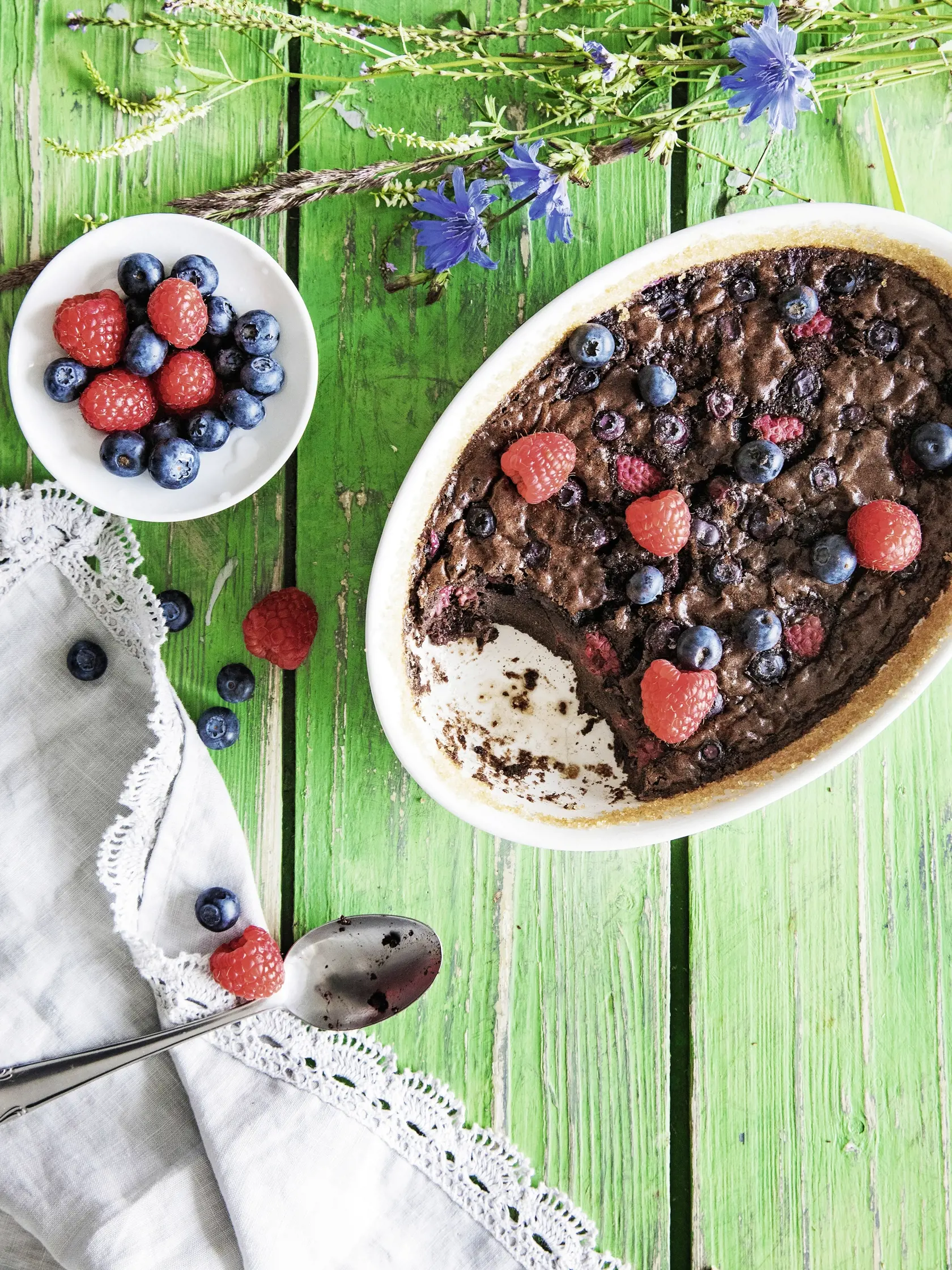 Clafoutis s malinami a čučoriedkami