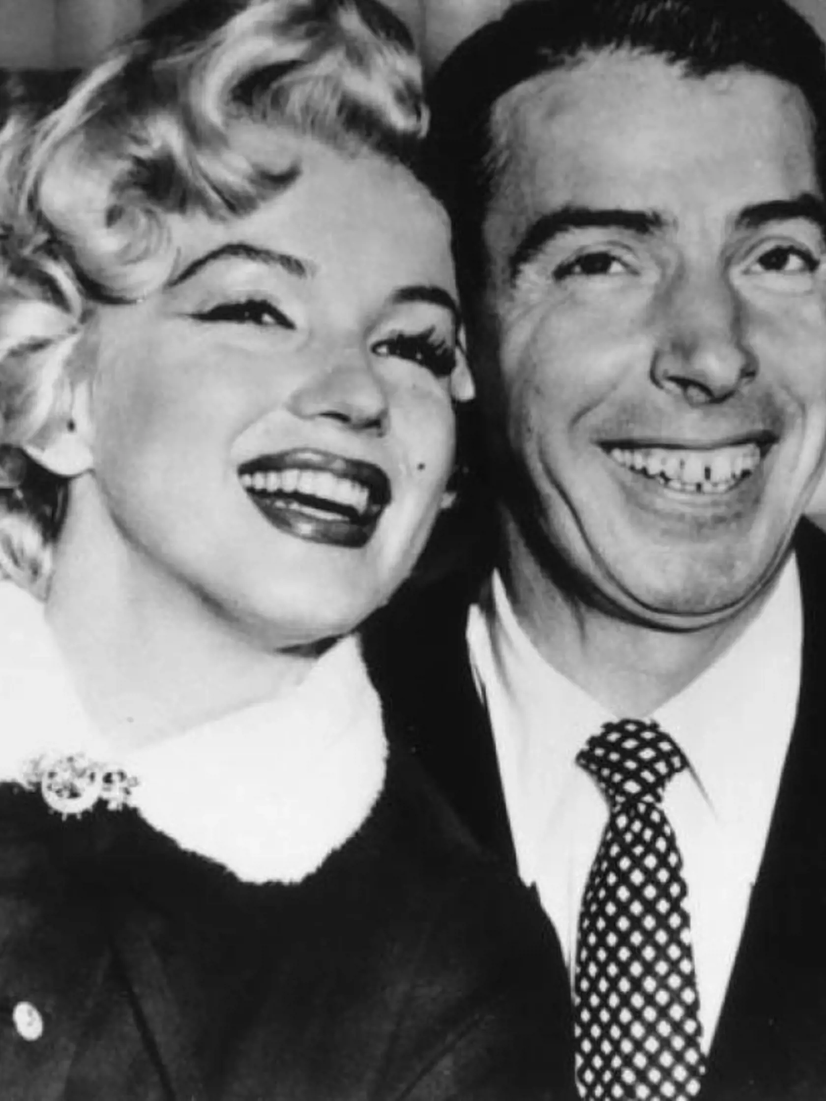 circa 1955:  American film actress and sex symbol, Marilyn Monroe (1926 - 1962), with her second husband, the baseball player Joe DiMaggio (1914 - 1999).  (Photo by MPI/Getty Images)