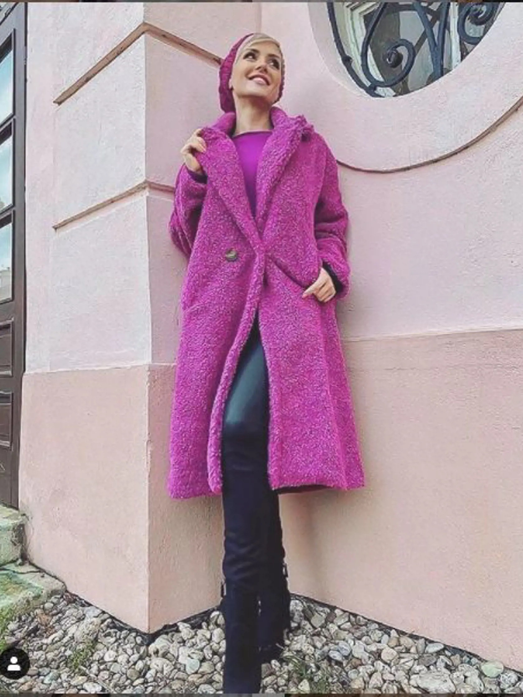 Kvetka Horváthová v ružovom teddy kabátiku.