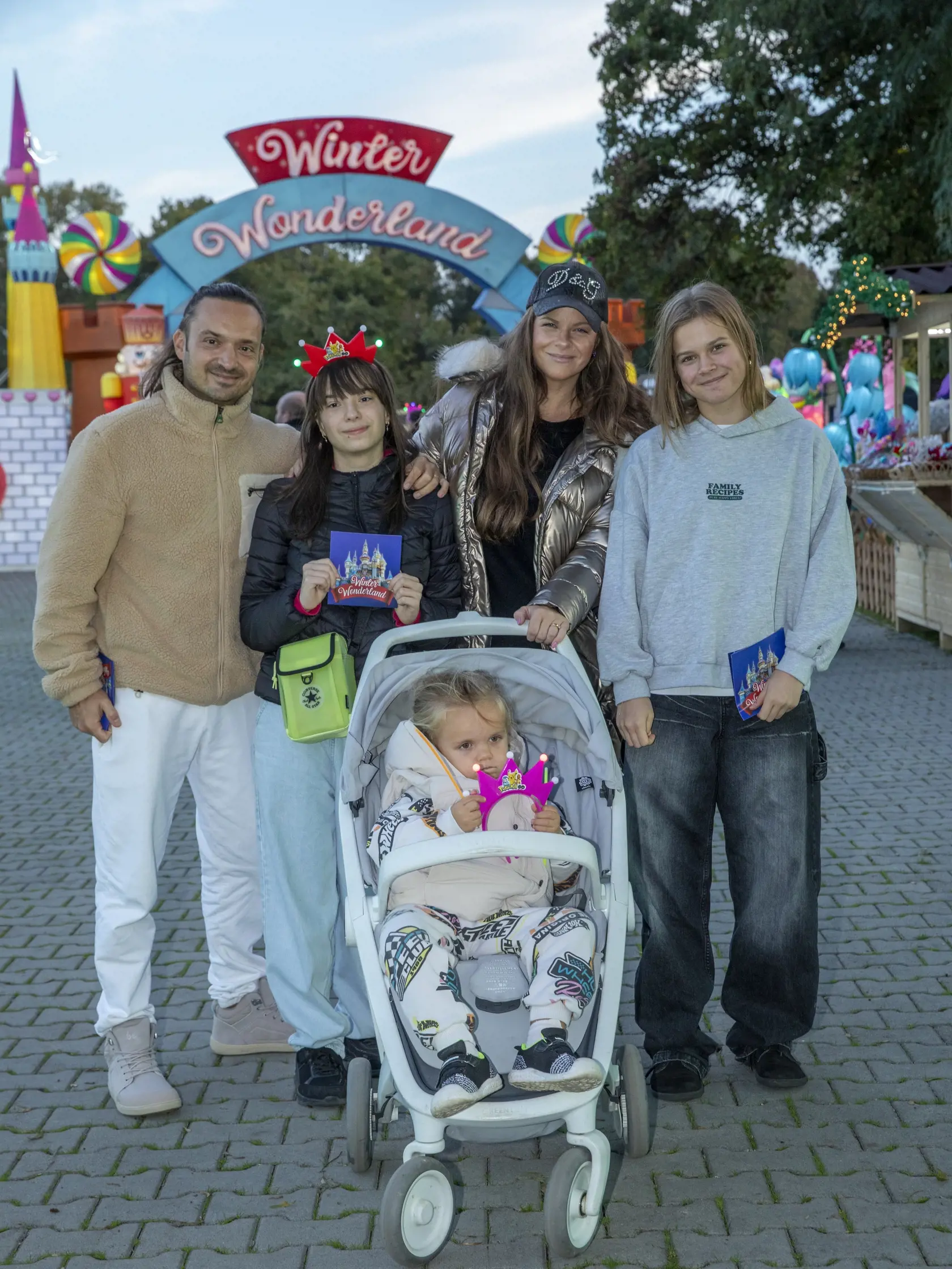  Na snímke je otvorenie najväčšieho svetelného a zábavného parku v Európe Winter Wonderland na dostihovom závodisku v Bratislave.