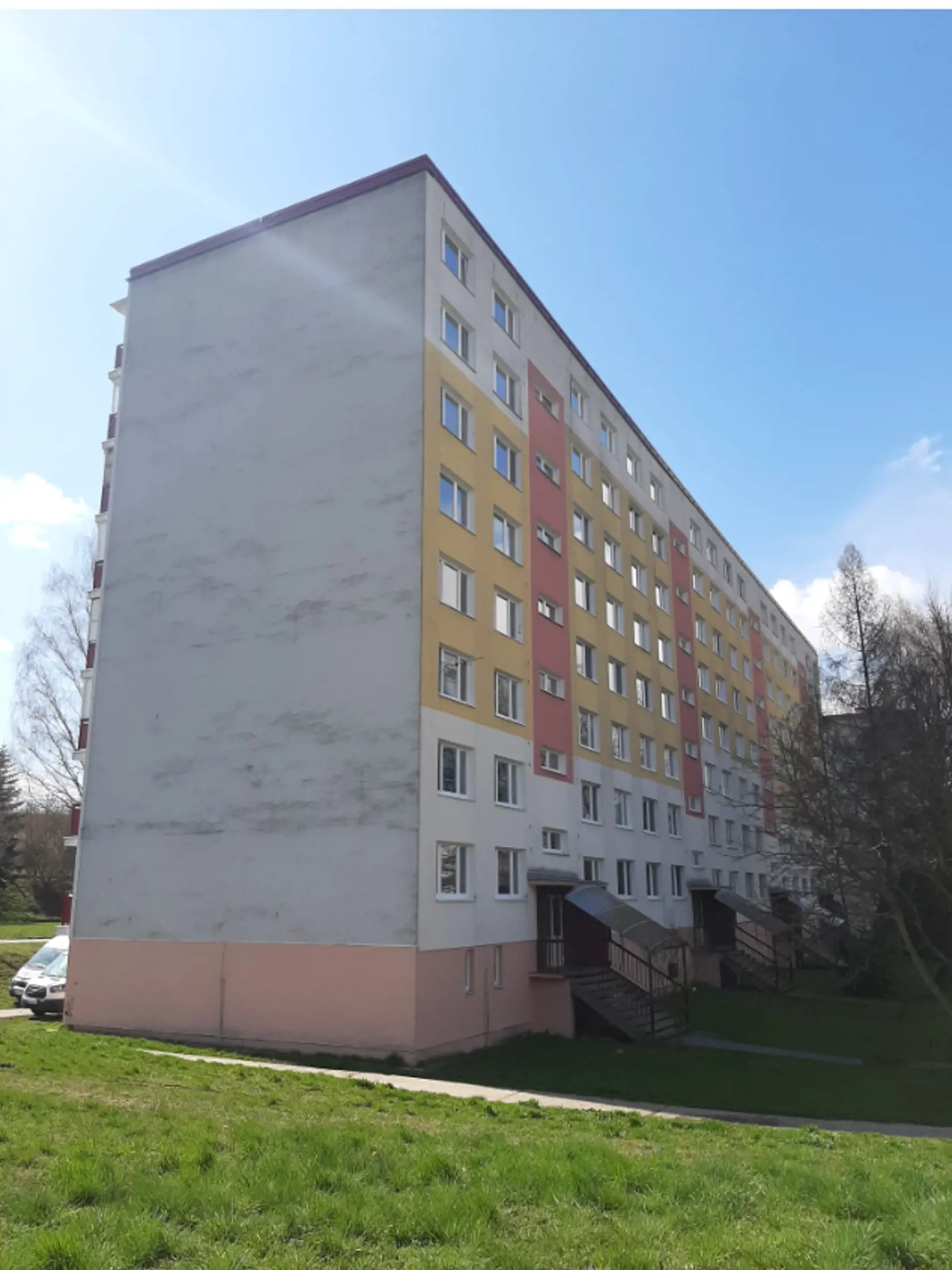 Michaela skočila z ôsmeho poschodia bytovky, kde bývajú jej rodičia
