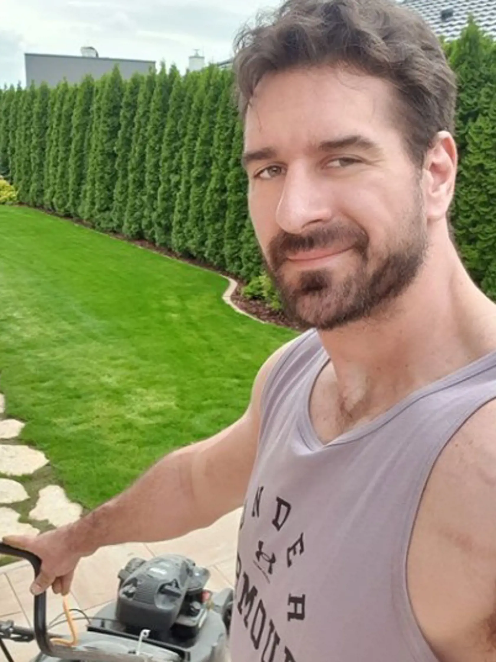 Boris Valábik často jazdí, takže si uvedomuje, aká je na cestách dôležitá bezpečnosť.