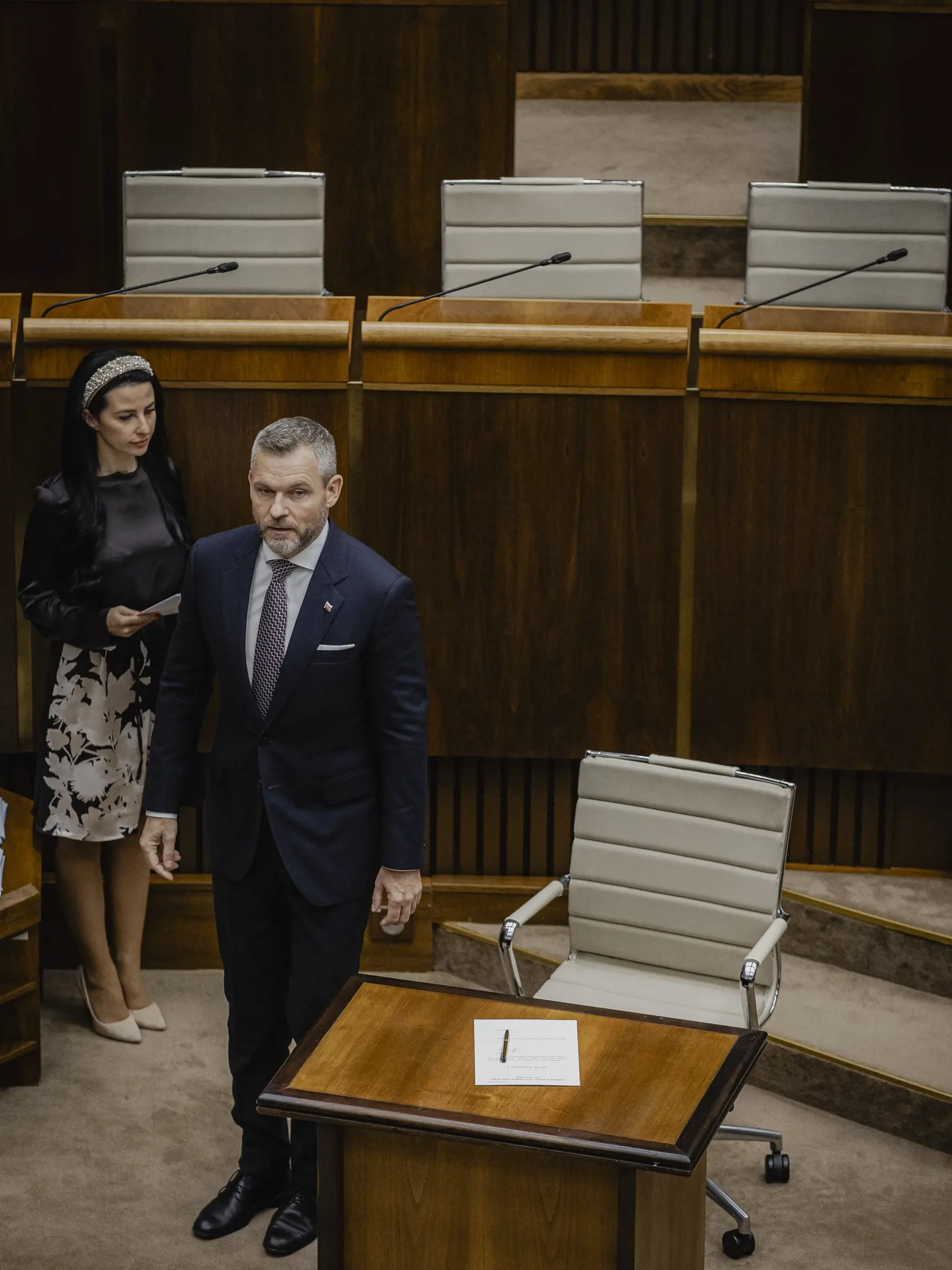 Prvý deň predsedu strany HLAS-SD Petra Pellegriniho v Národnej rade Slovenskej republiky po predčasných parlamentných voľbách 2023. Na snímke počas slávnostnej prísahy posancov.