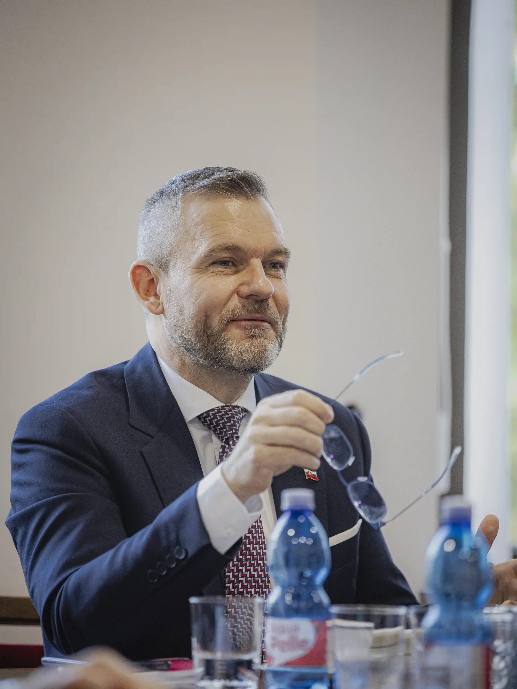 Prvý deň predsedu strany HLAS-SD Petra Pellegriniho v Národnej rade Slovenskej republiky po predčasných parlamentných voľbách 2023. Na snímke počas rokovania poslaneckého klubu.