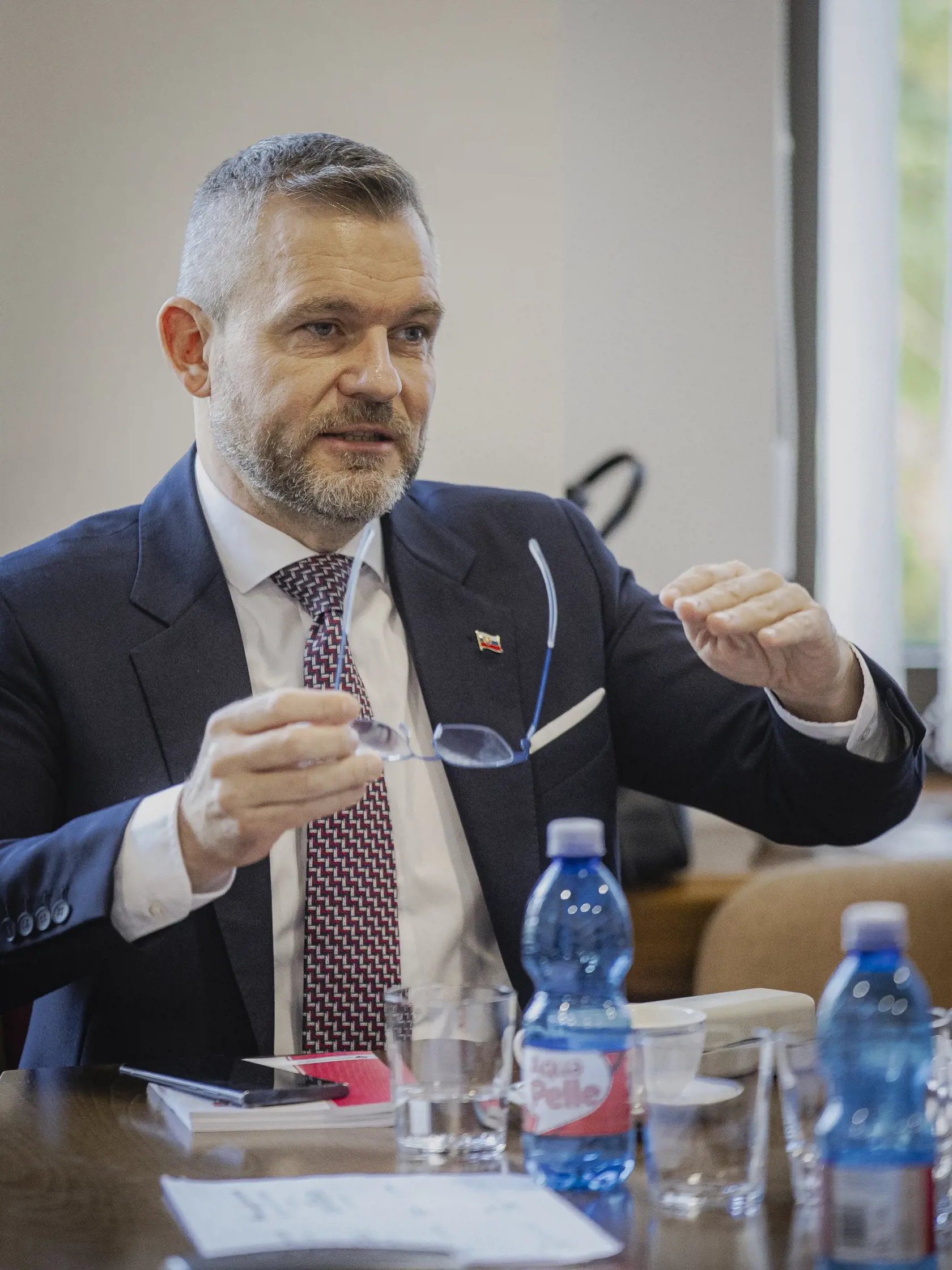 Prvý deň predsedu strany HLAS-SD Petra Pellegriniho v Národnej rade Slovenskej republiky po predčasných parlamentných voľbách 2023. Na snímke počas rokovania poslaneckého klubu.
