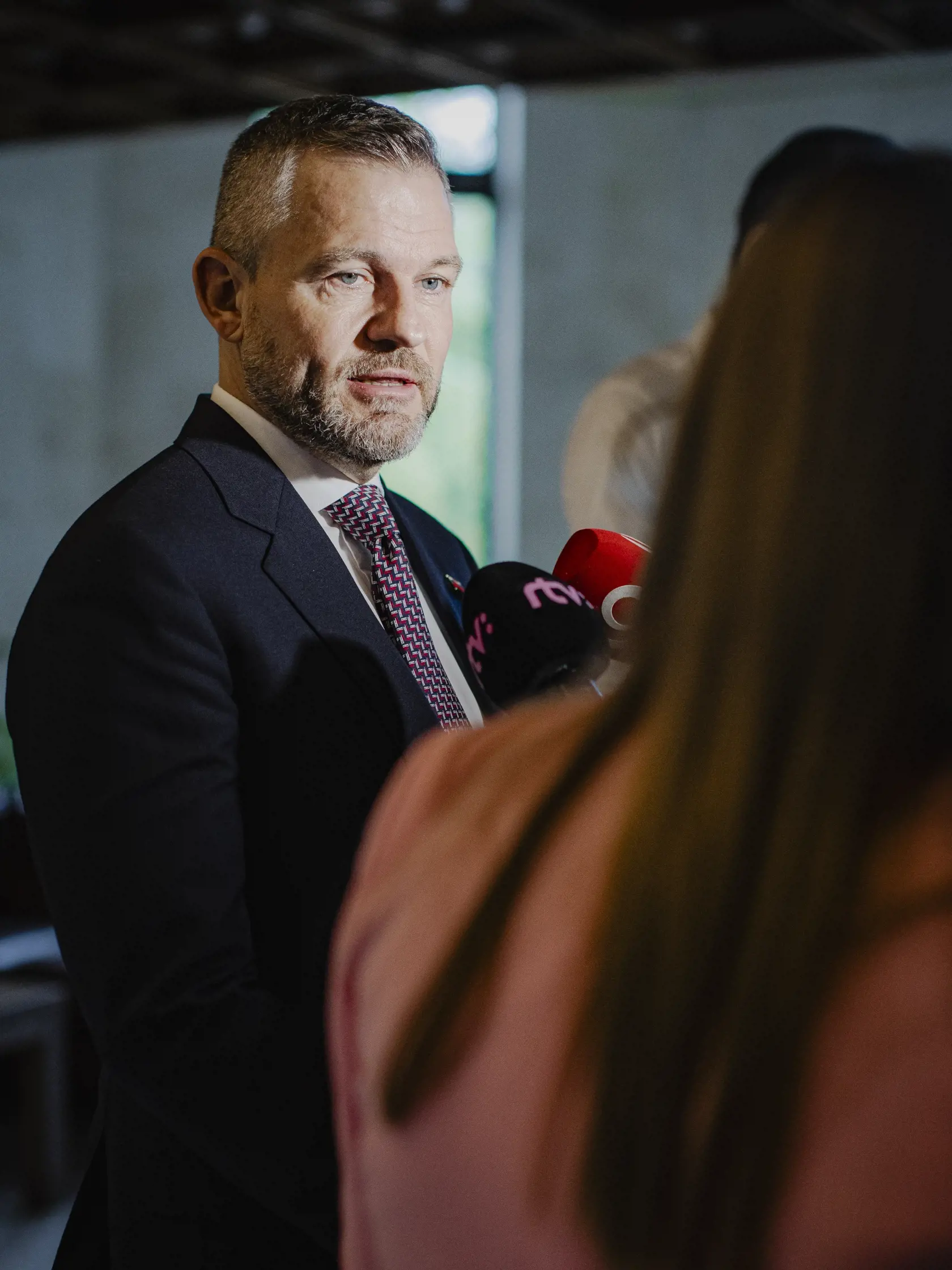 Prvý deň predsedu strany HLAS-SD Petra Pellegriniho v Národnej rade Slovenskej republiky po predčasných parlamentných voľbách 2023. Na snímke pred začiatkom ustanovujúcej schôdze.