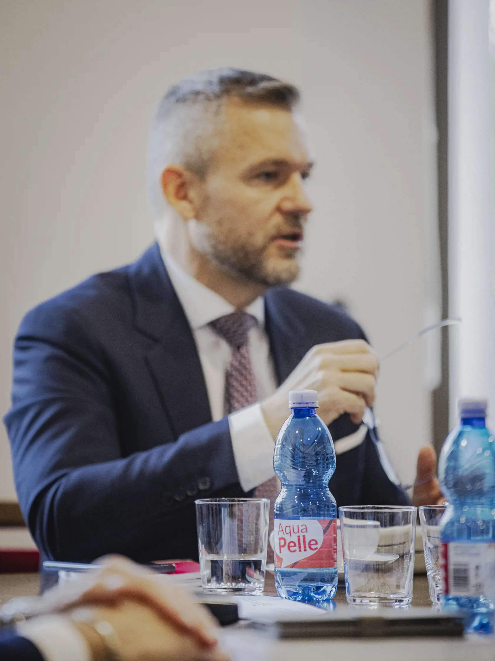 Prvý deň predsedu strany HLAS-SD Petra Pellegriniho v Národnej rade Slovenskej republiky po predčasných parlamentných voľbách 2023. Na snímke počas rokovania poslaneckého klubu.
