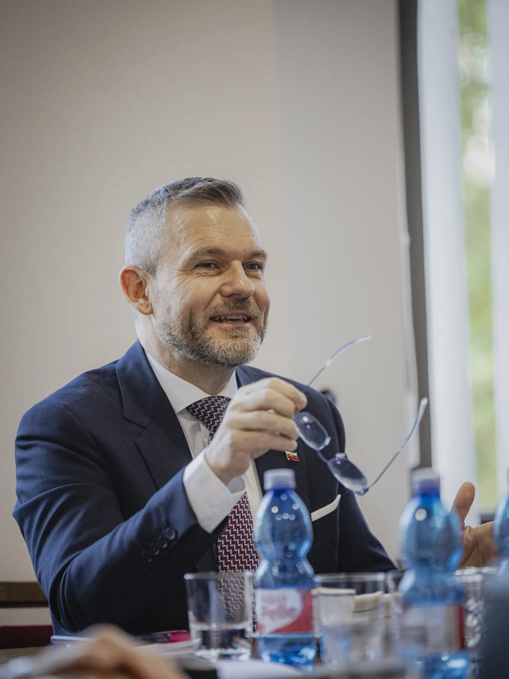 Prvý deň predsedu strany HLAS-SD Petra Pellegriniho v Národnej rade Slovenskej republiky po predčasných parlamentných voľbách 2023. Na snímke počas rokovania poslaneckého klubu.