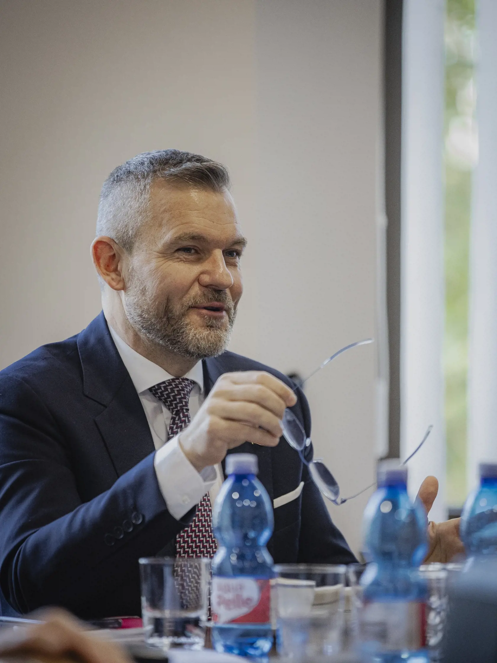 Prvý deň predsedu strany HLAS-SD Petra Pellegriniho v Národnej rade Slovenskej republiky po predčasných parlamentných voľbách 2023. Na snímke počas rokovania poslaneckého klubu.