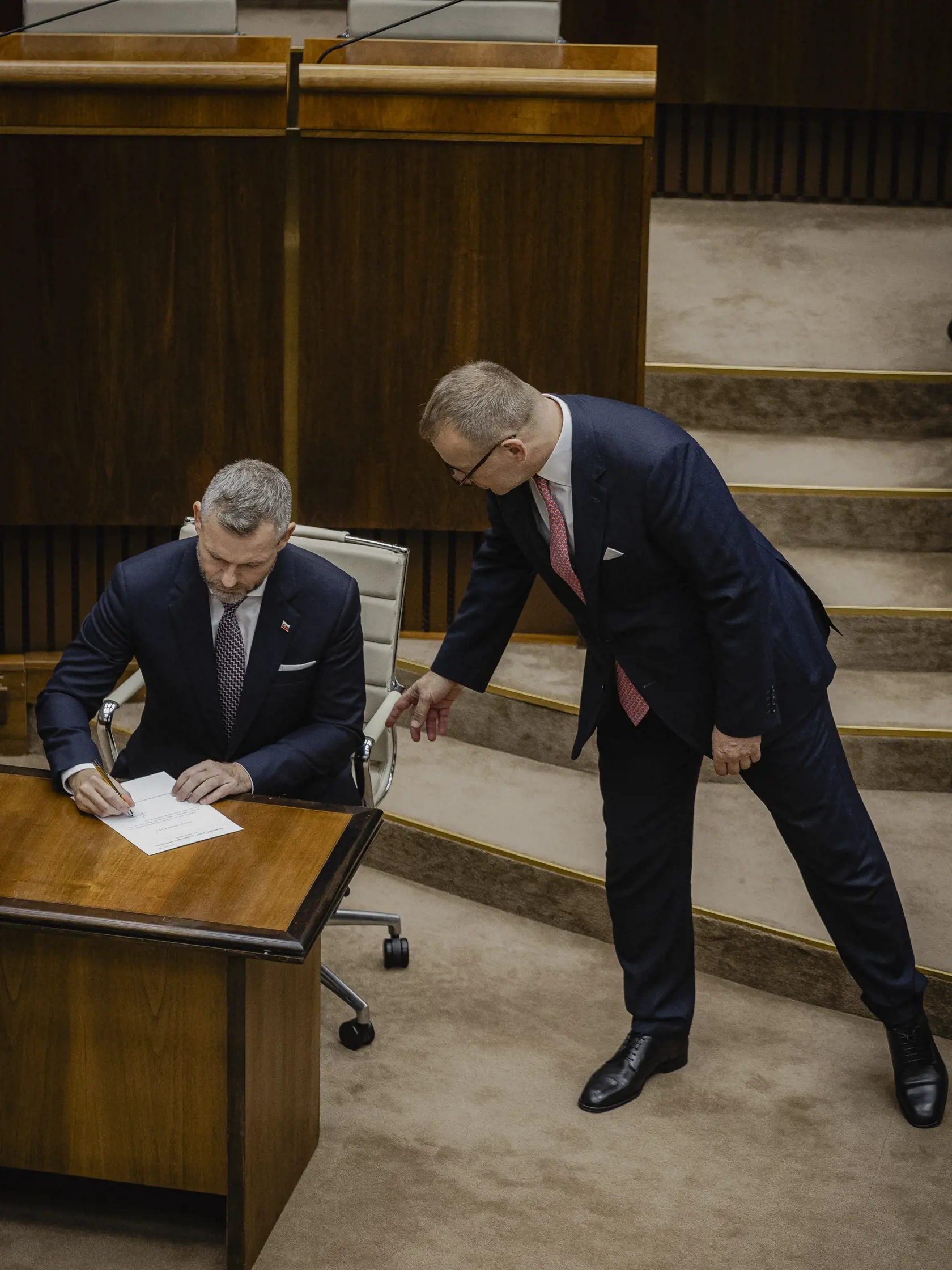 Prvý deň predsedu strany HLAS-SD Petra Pellegriniho v Národnej rade Slovenskej republiky po predčasných parlamentných voľbách 2023. Na snímke počas slávnostnej prísahy posancov.