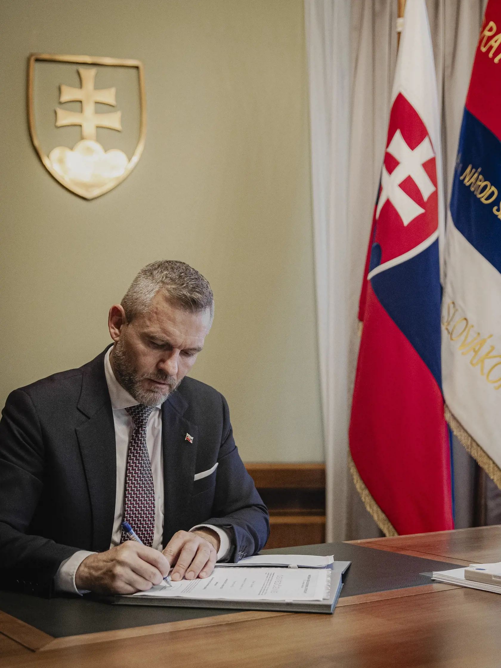 Prvý deň predsedu strany HLAS-SD Petra Pellegriniho v Národnej rade Slovenskej republiky po predčasných parlamentných voľbách 2023. Na snímke počas vedenia ustanovujúcej schôdze vo funkcii predsedu NR SR.
