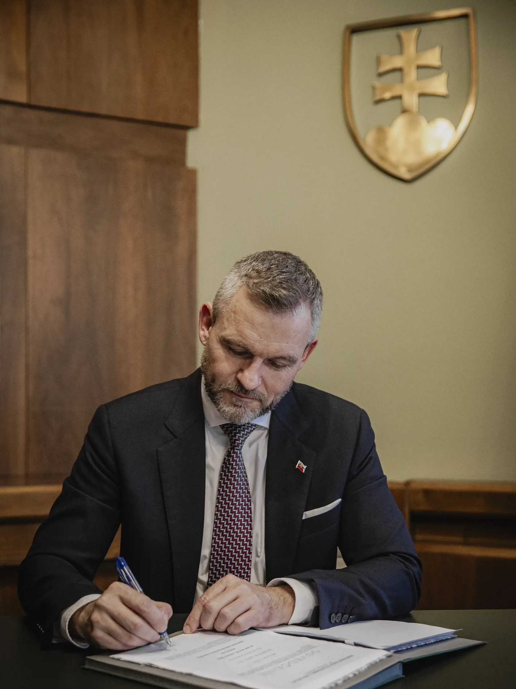 Prvý deň predsedu strany HLAS-SD Petra Pellegriniho v Národnej rade Slovenskej republiky po predčasných parlamentných voľbách 2023. Na snímke počas vedenia ustanovujúcej schôdze vo funkcii predsedu NR SR.