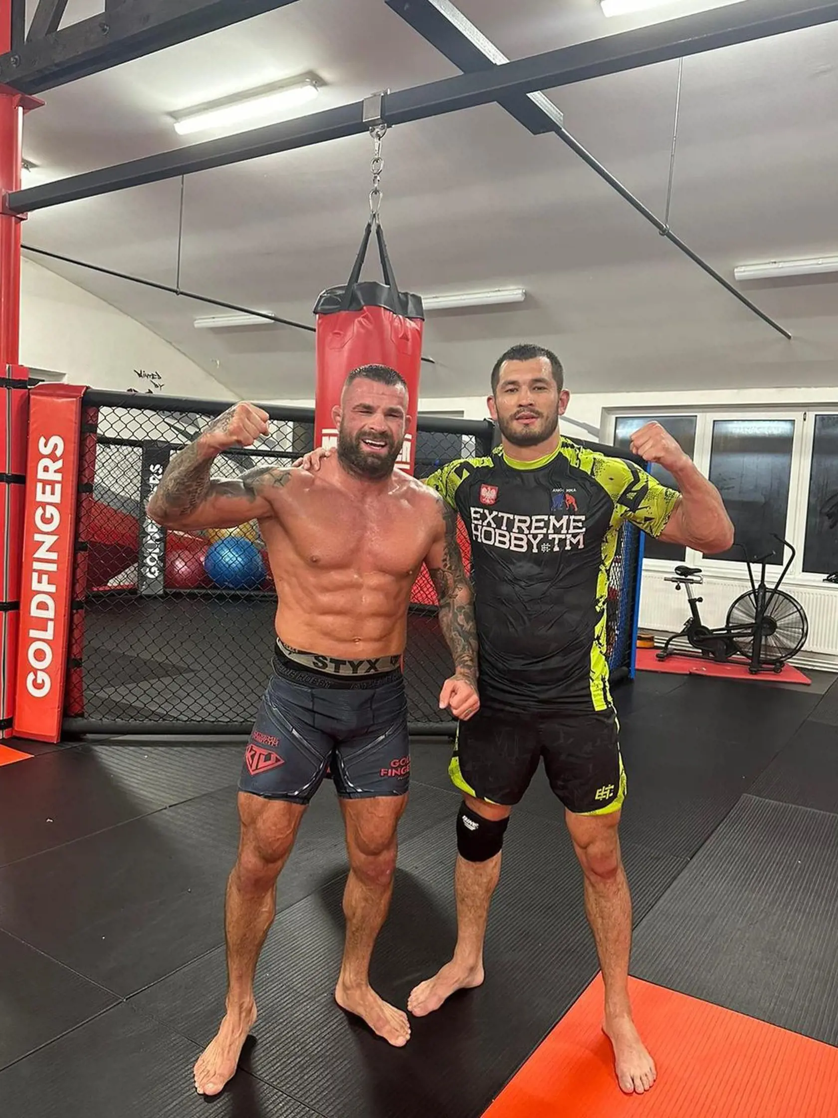 Osudný úder dostal od Makhmuda Muradova, ďalšej veľkej hviezdy MMA.