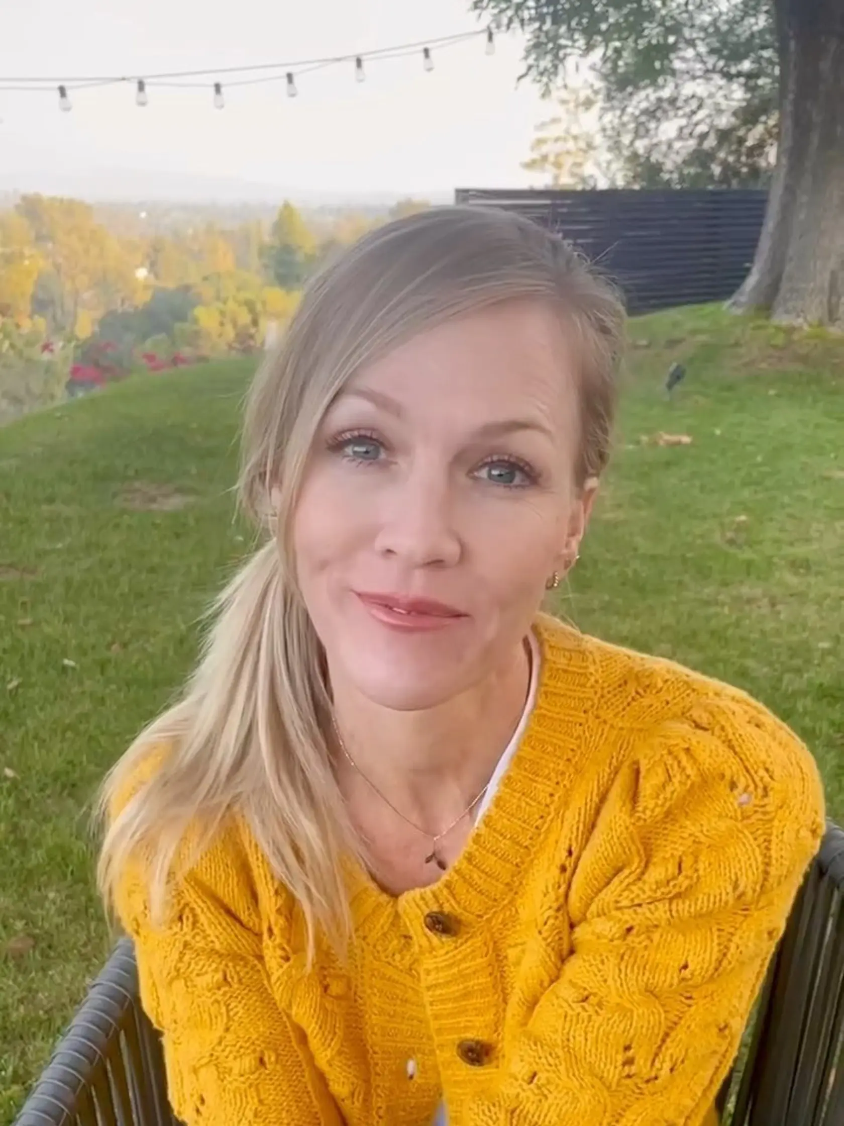 Herečka Jennie Garth má k domu veľkú záhradu.