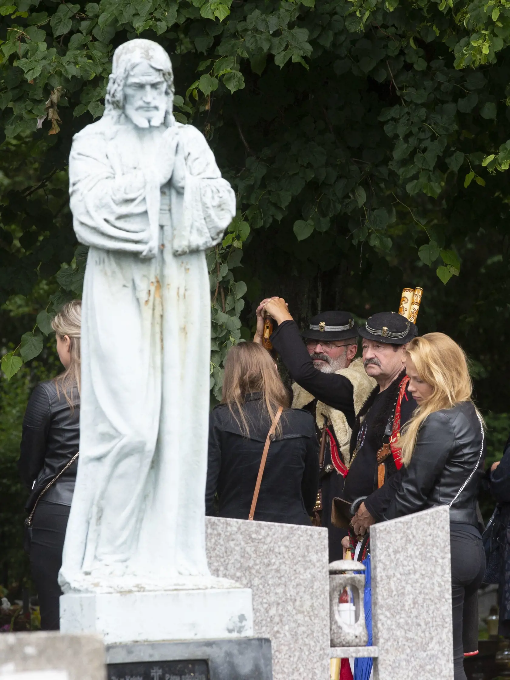 Pohreb zavraždeného učiteľa Jaroslava Budza vo Vrútkach.
Na obr.: 