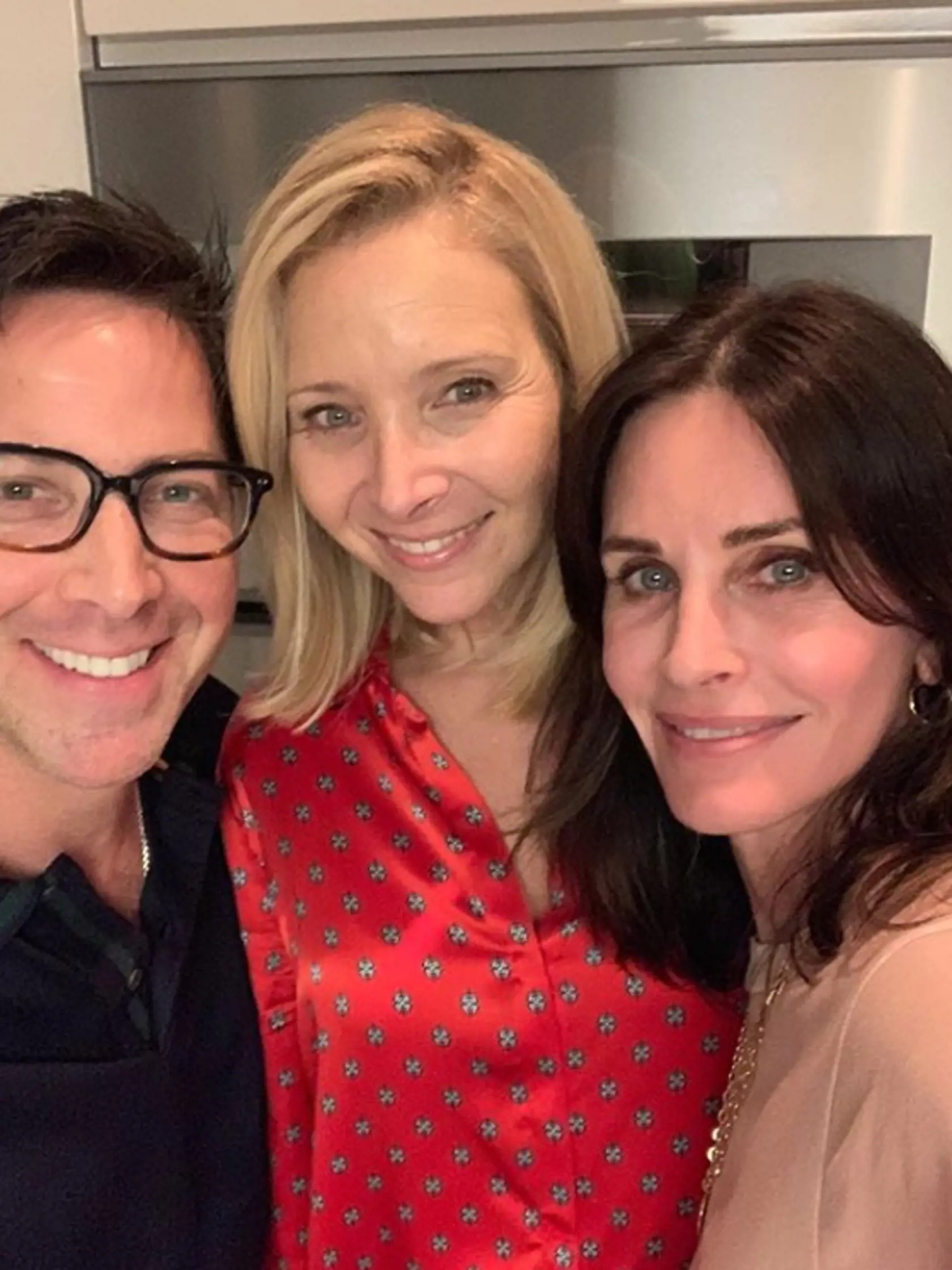 Lisa Kudrow a Courteney Cox vyzerajú stále dokonale.