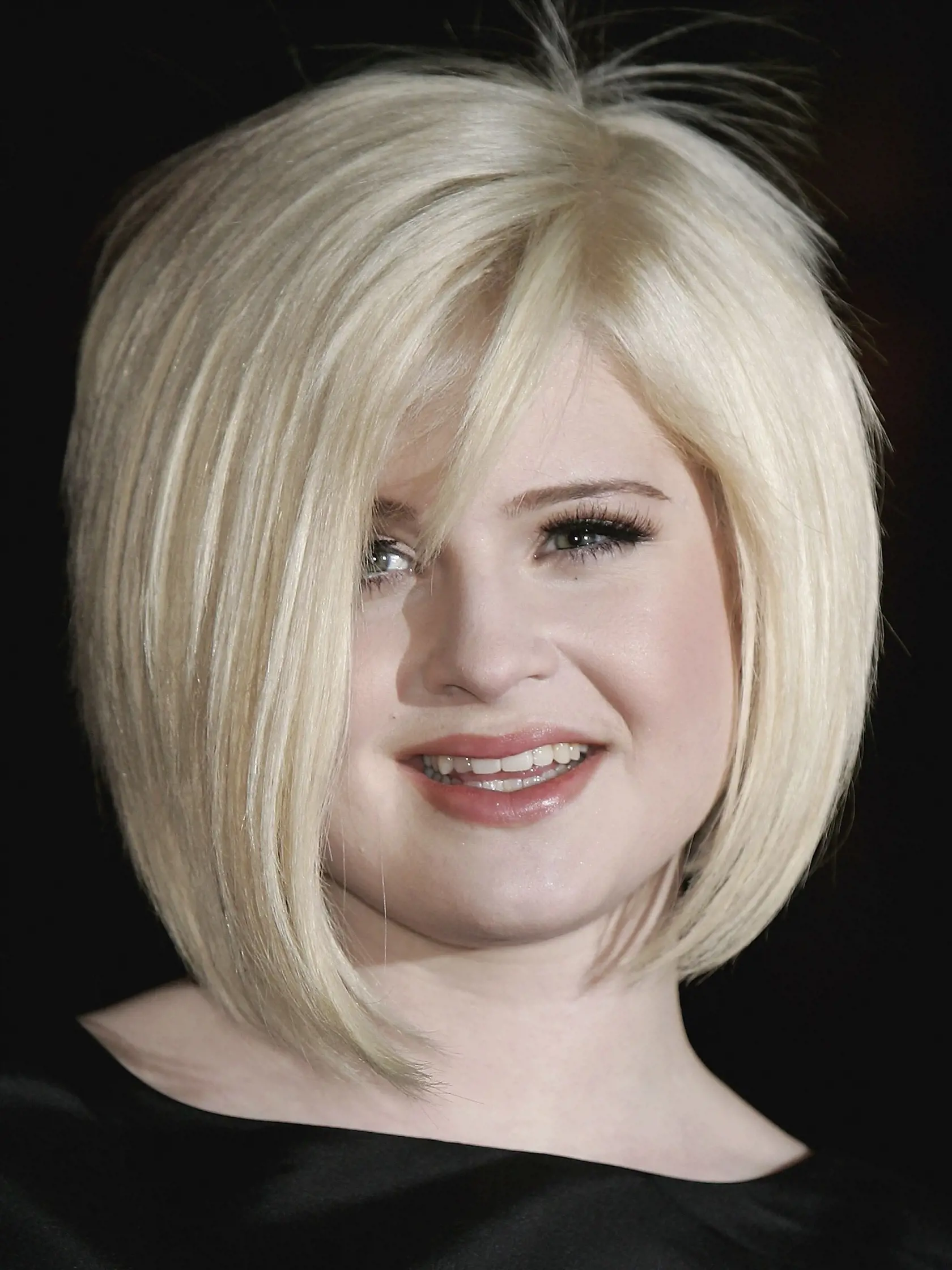 LONDON - FEBRUARY 13:  TV personality Kelly Osbourne arrives at the UK Premiere of "Casanova" at Vue West End on February 13, 2006 in London, England.  (Photo by Chris Jackson/Getty Images)