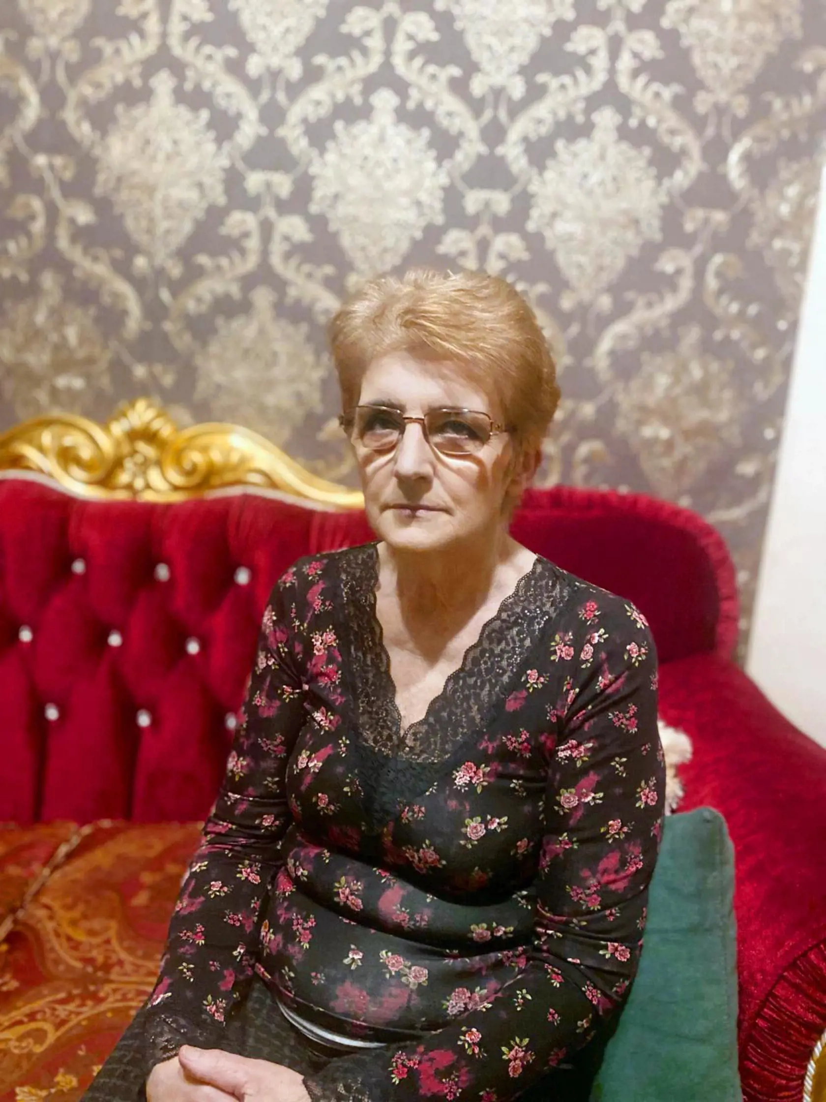 Anežka Ongáľová, matka zavraždeného Vladimíra, našla na úteku podozrivého z vraždy svojho syna po troch rokoch: „Kamarátka pracovala v starobinci, kde si jedna babka pozerala rodinné video zo svadby v Írsku. Zbadala Slepčíka a priniesla mi videokazetu. Bol tam ako svedok na svadbe pod falošným menom. Kazetu som dala policajtom, až po roku mi prišiel od nich list, že ju dostali. A potom sa na polícii stratila,” krúti Anežka nechápavo hlavou.