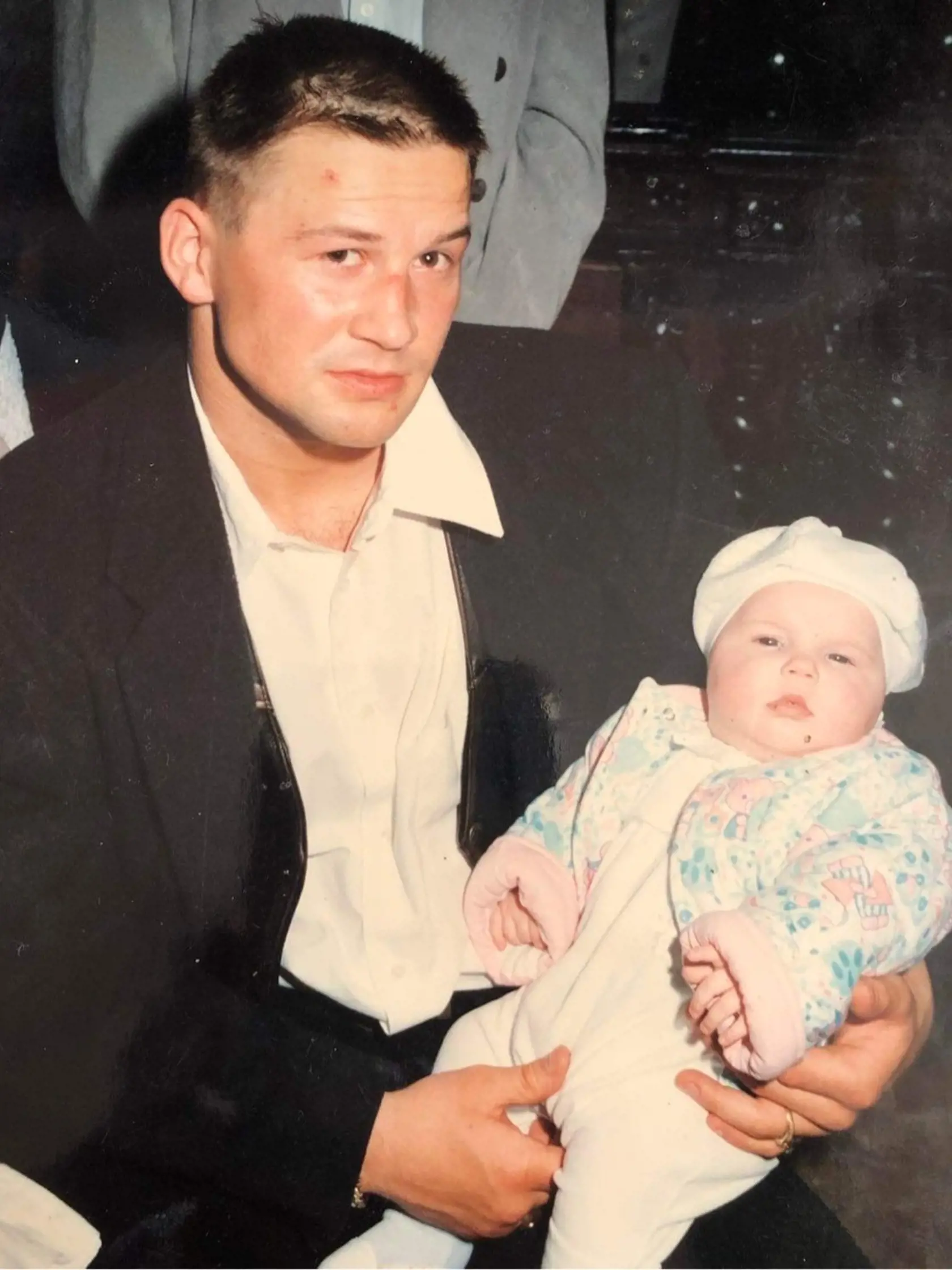 Krst malej Simonky. Jej otec na nej lipol od jej narodenia.