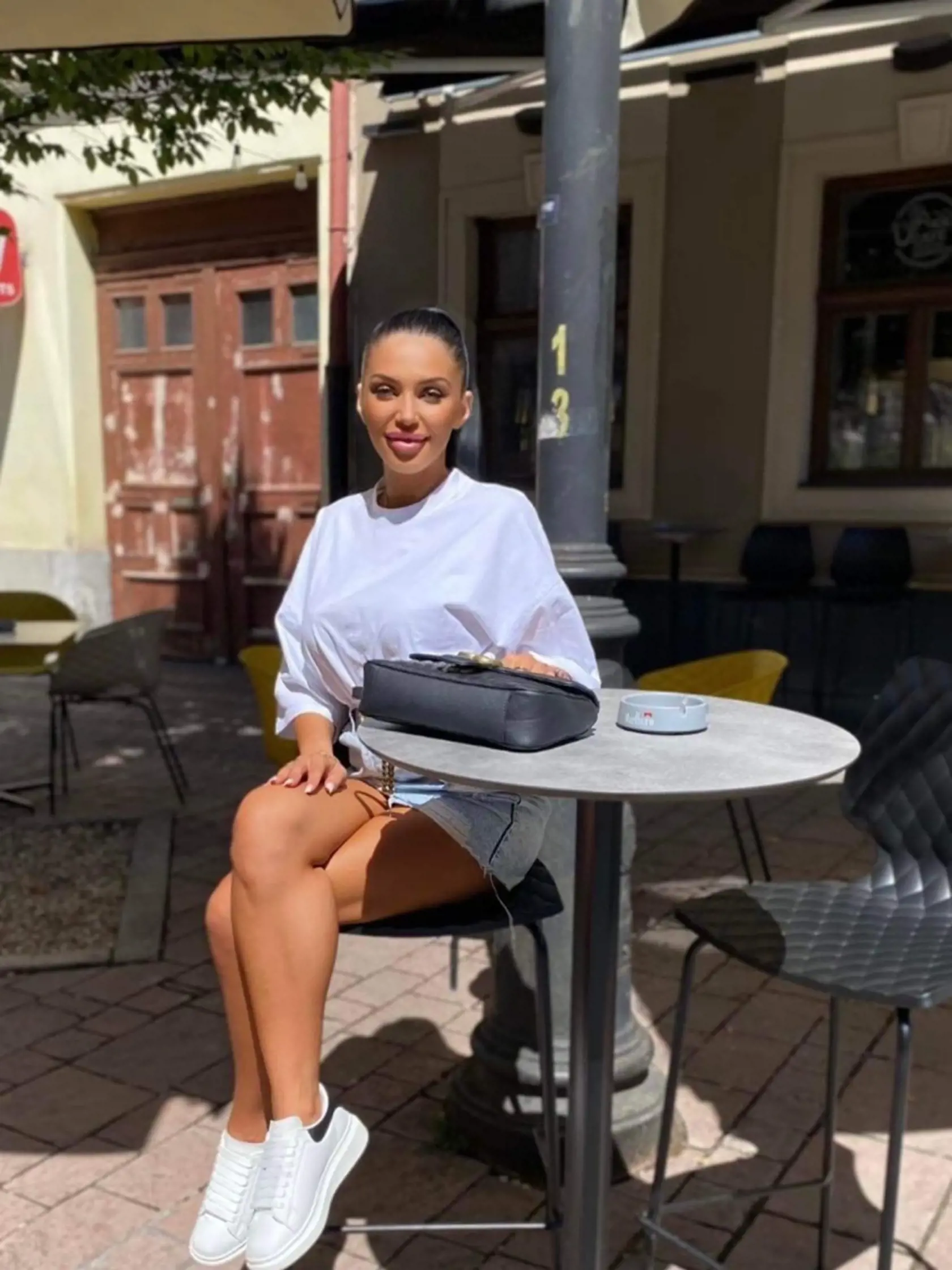 Foto z posedenia do albumu musí byť!