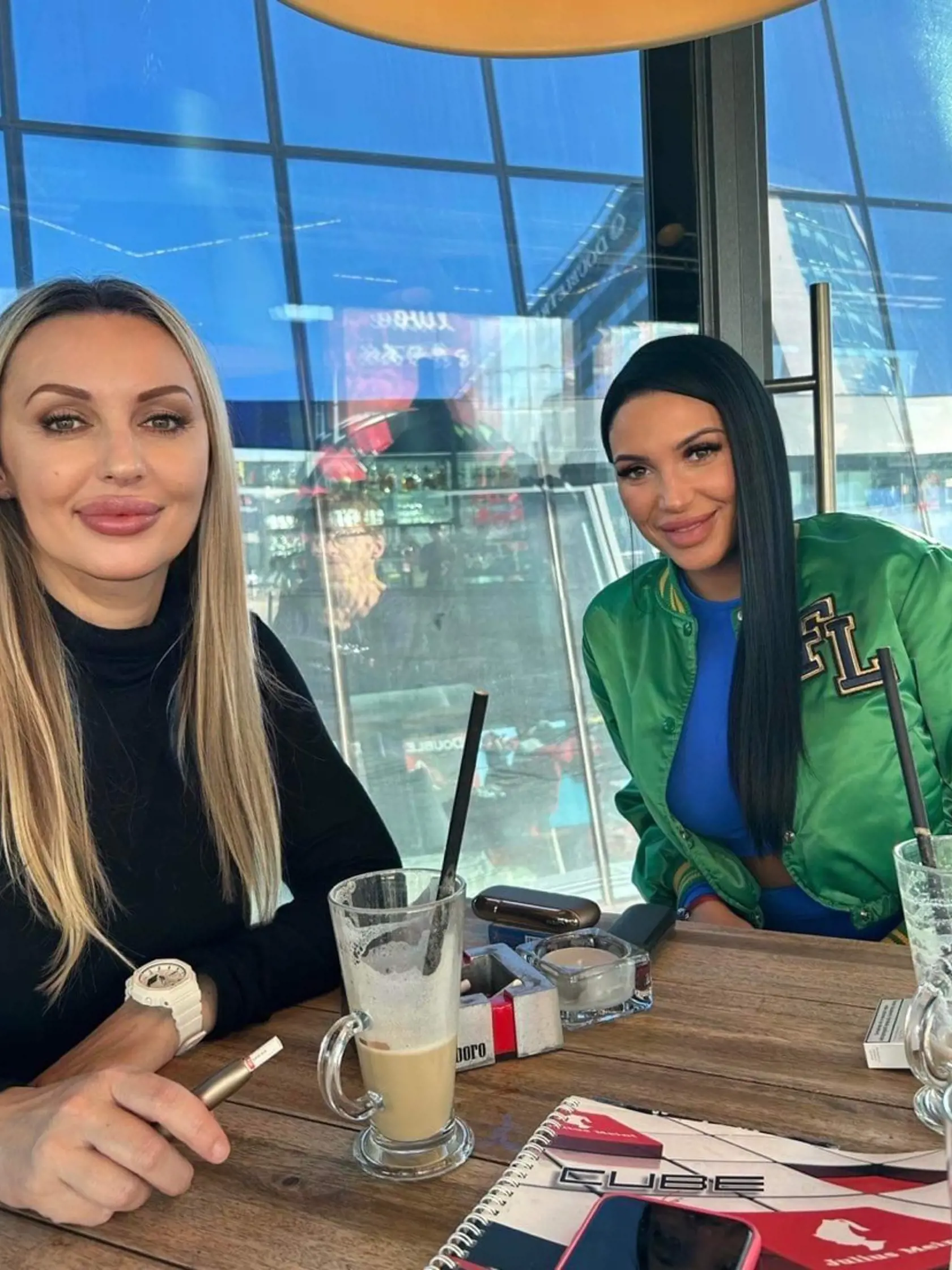 Simona Borženská s mamou. Vyzerajú ako sestry.