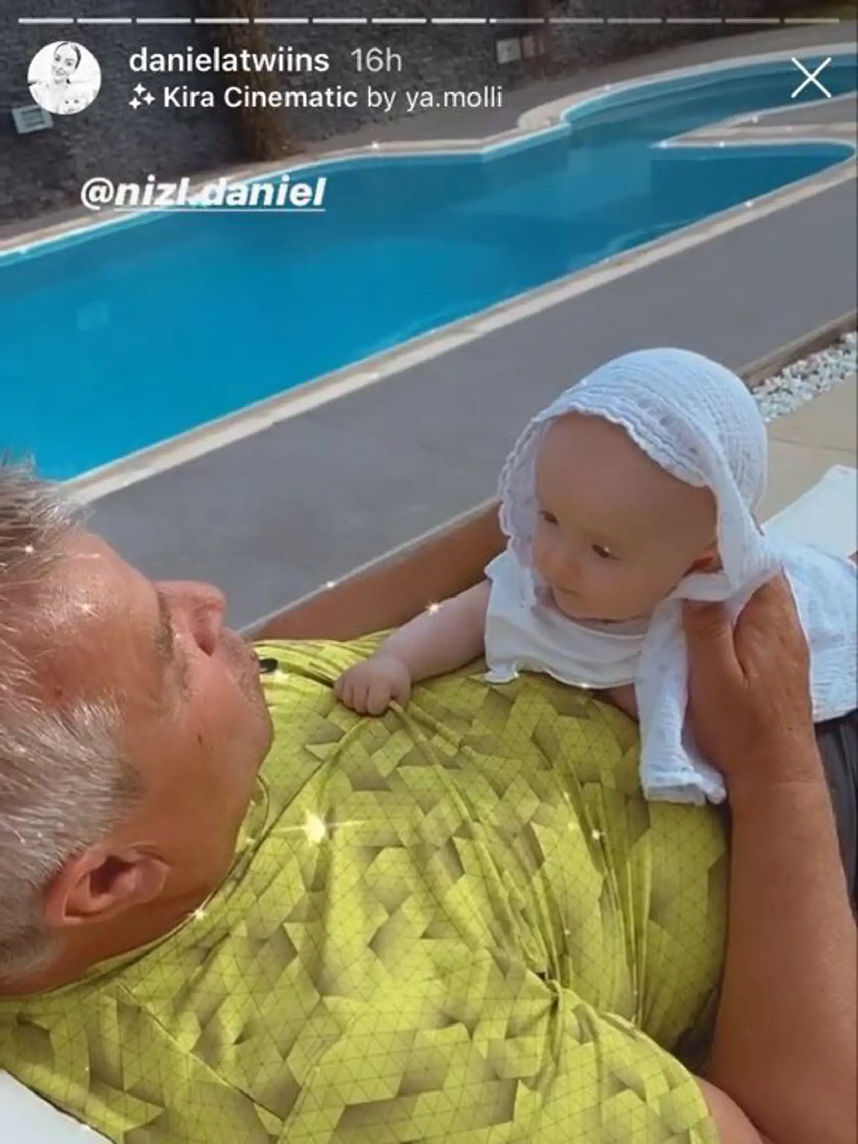 Daniela Nízlová s rodinou, dedko s vnučkou