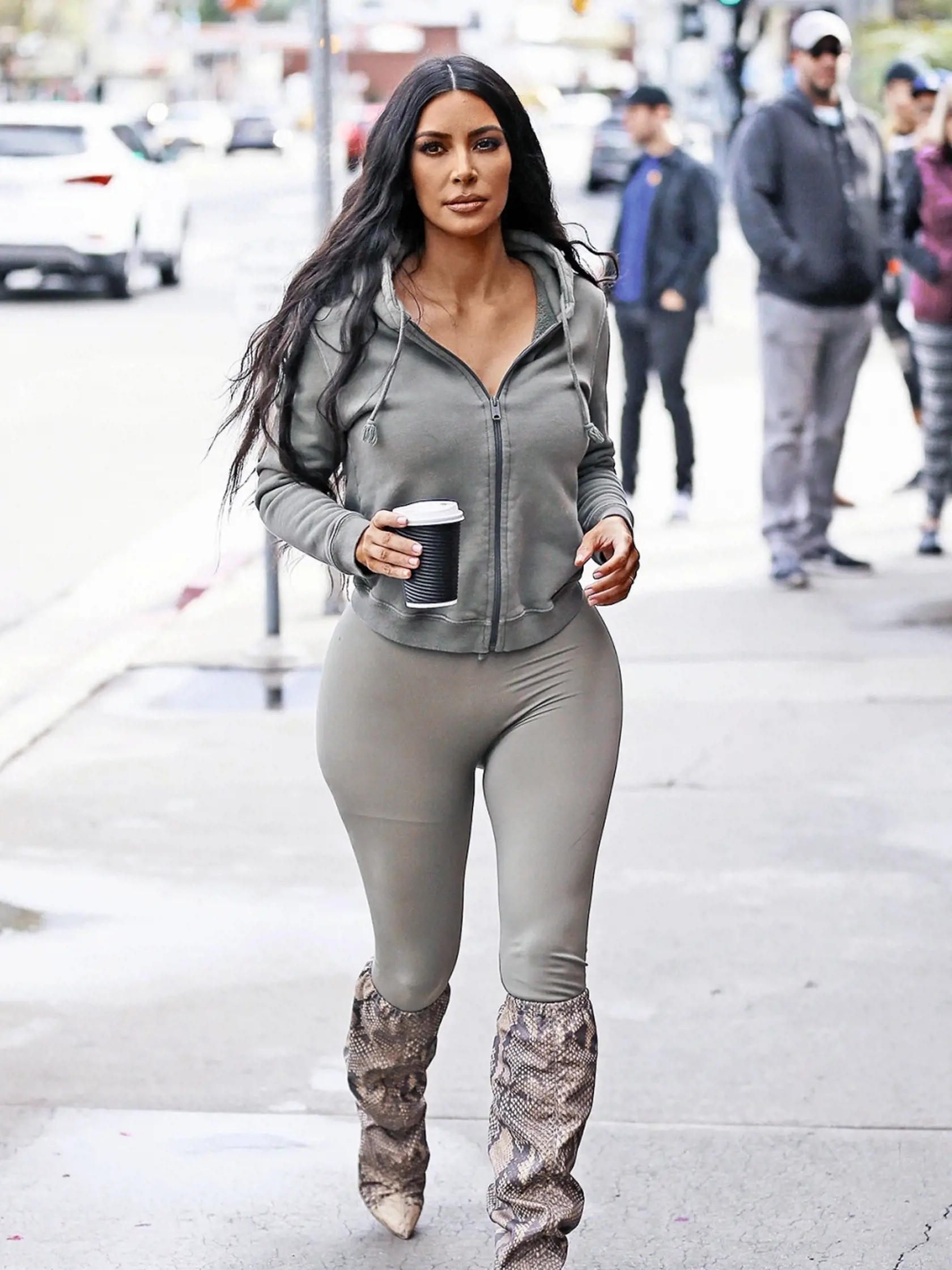Najväčšou vyznávačkou legínje bez debaty Kim Kardashian.