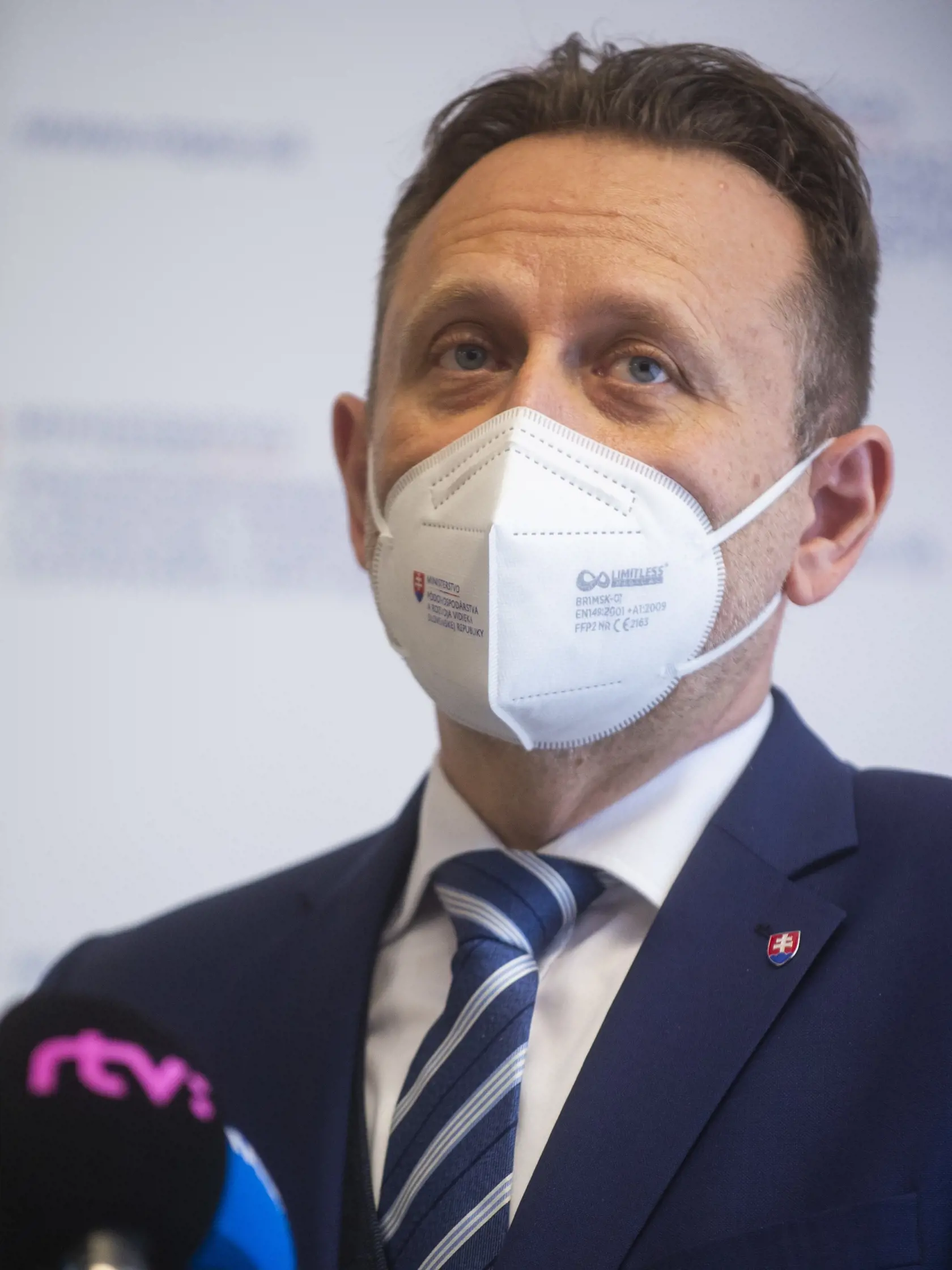 Na snímke minister pôdohospodárstva a rozvoja vidieka SR Samuel Vlčan (nominant OĽANO) počas tlačovej konferencie v Bratislave 24. januára 2022. FOTO TASR - Jakub Kotian