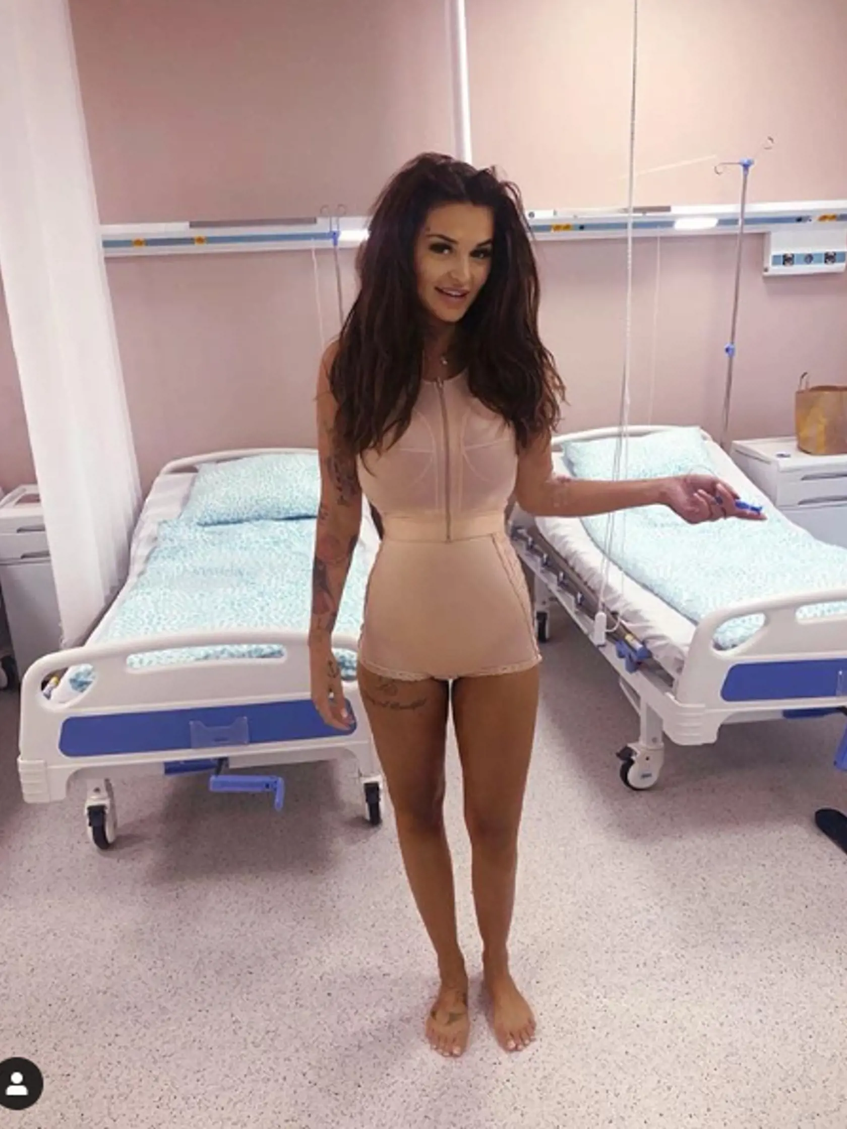 Zuzana krátko po operácii pozadia.