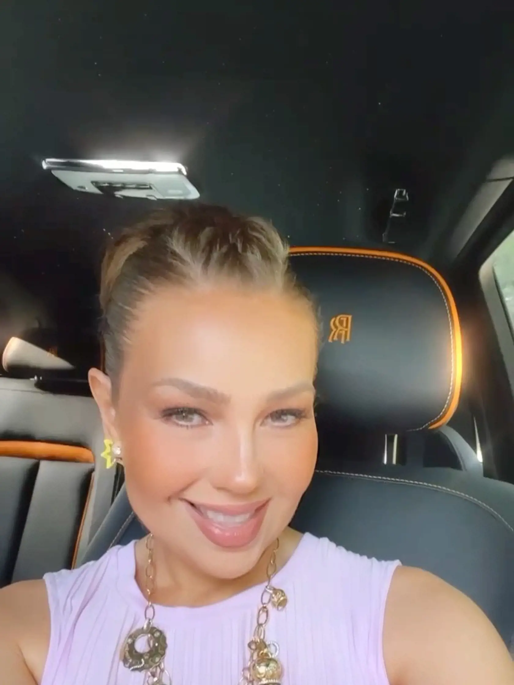 Thalía prepadla filtrom.