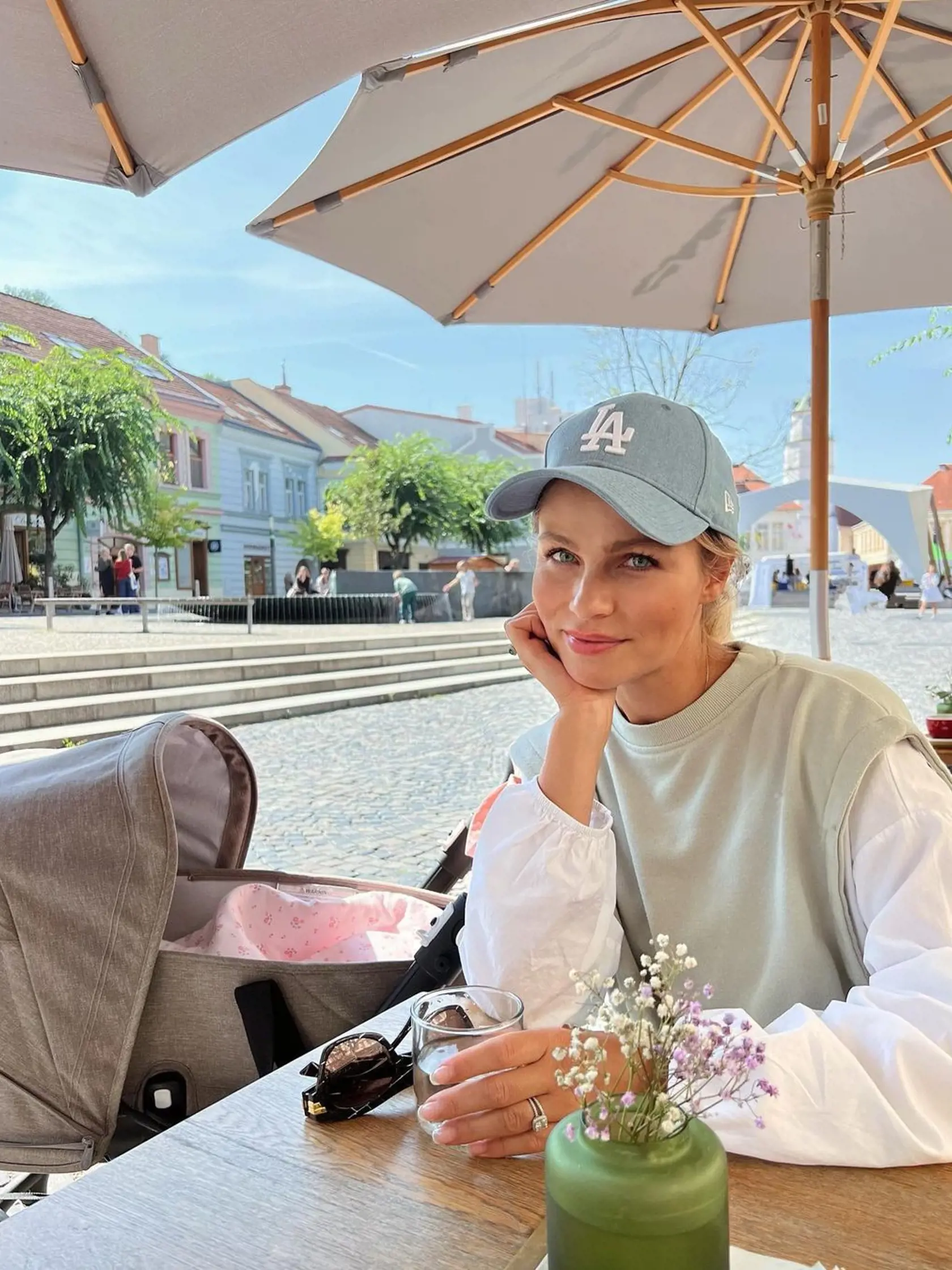 Ivana Gáborík a Leia v kočíku.
