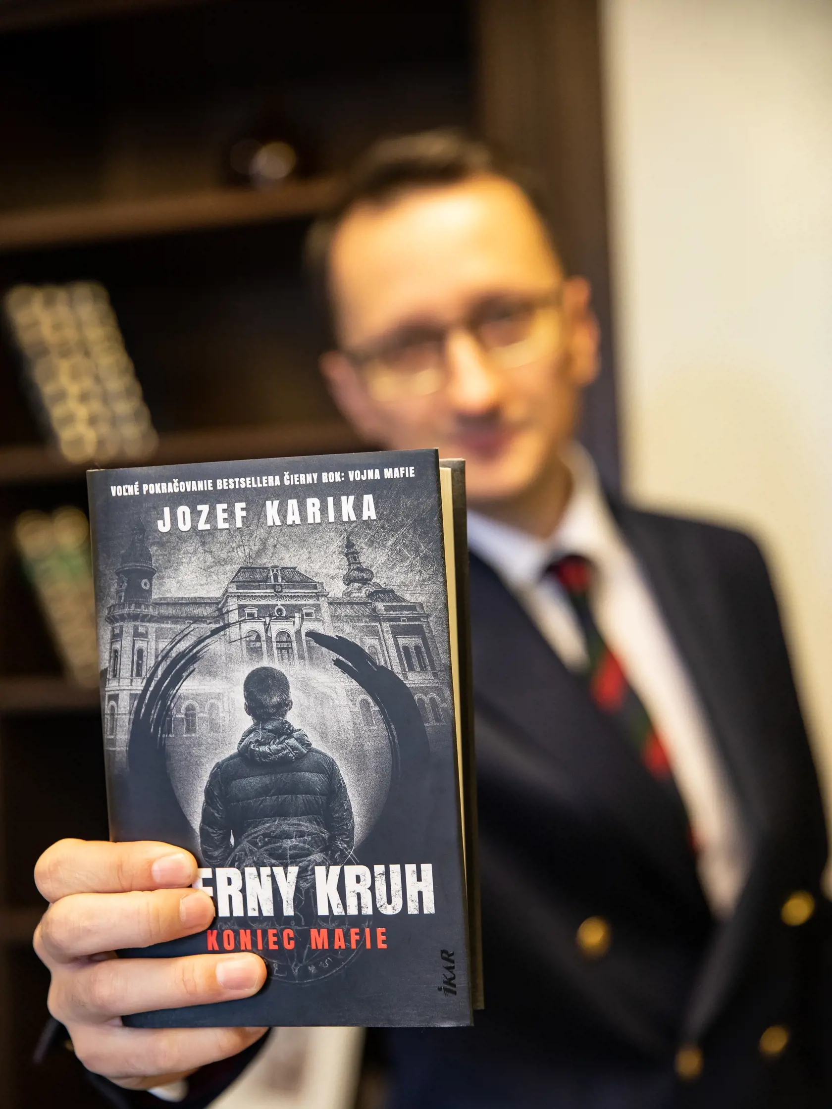 Tlačová konferencia knižného vydavateľstva Ikar. Na fotke: Jozef Karika